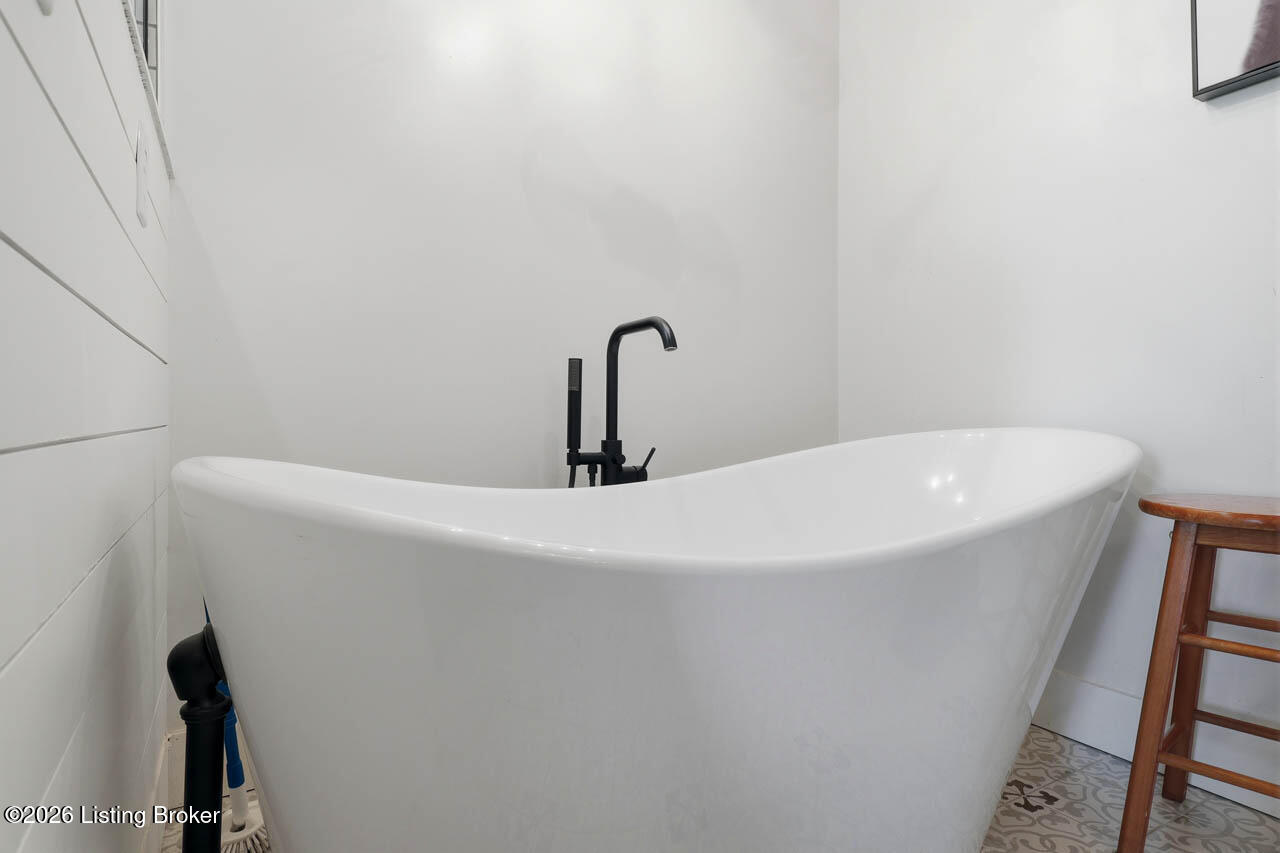 7206 Hollow Creek Rd