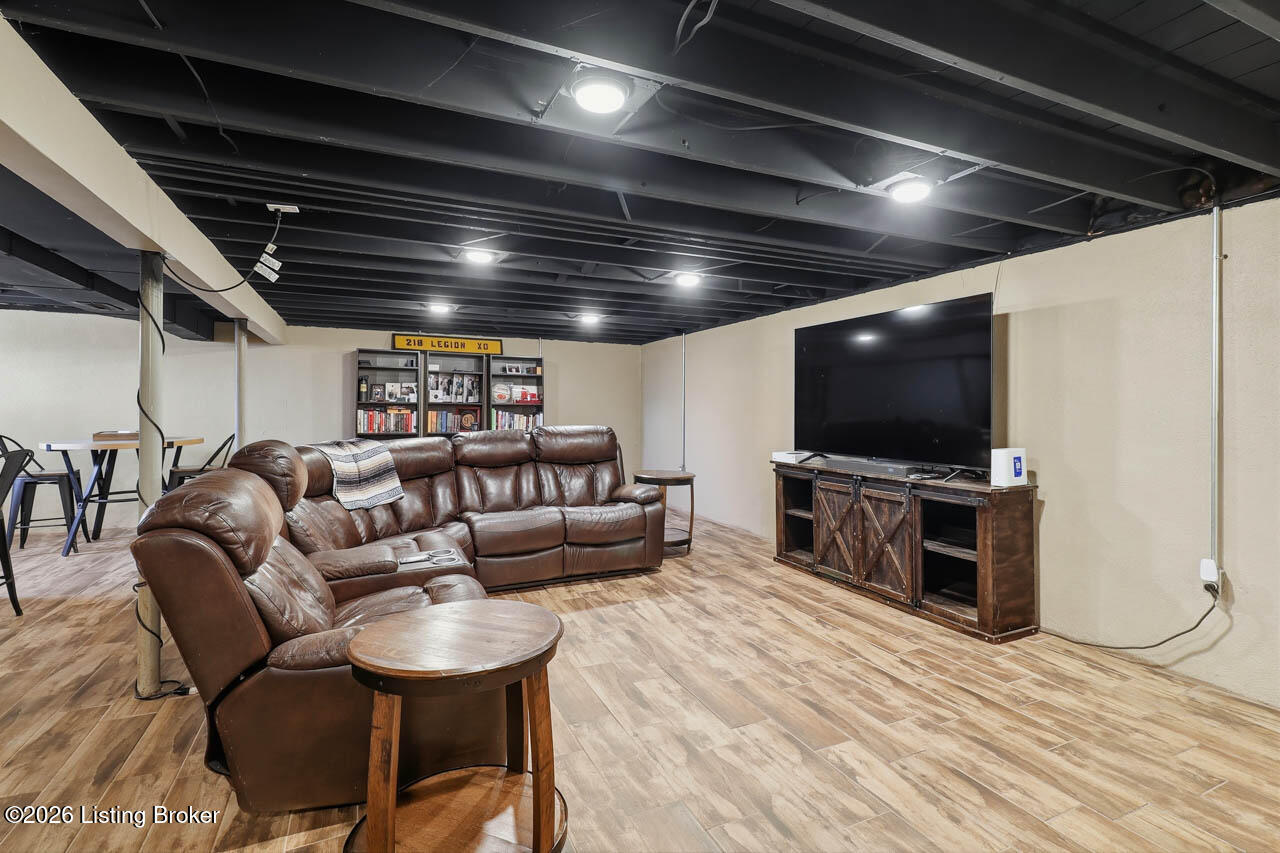 7206 Hollow Creek Rd