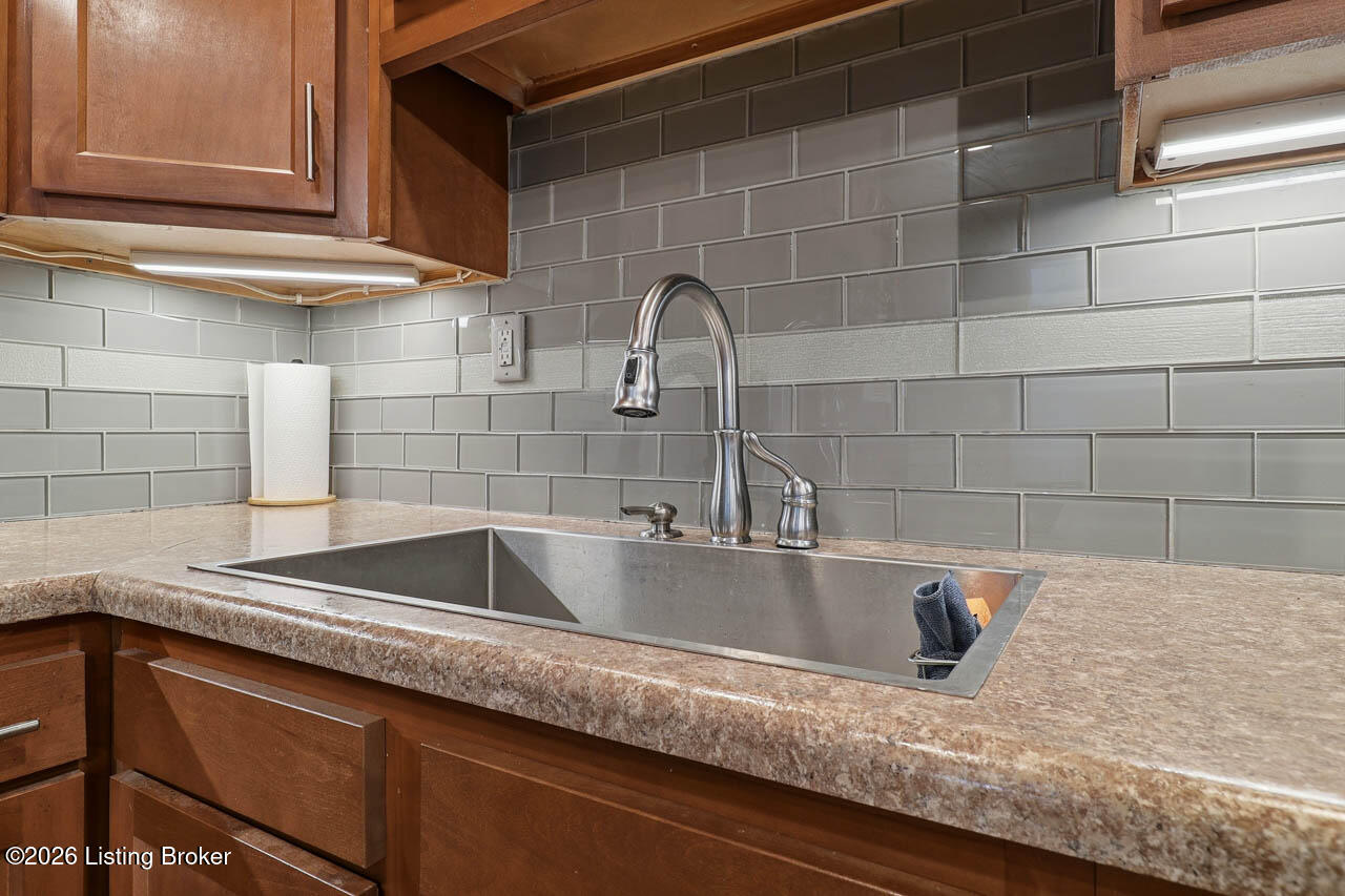 7206 Hollow Creek Rd