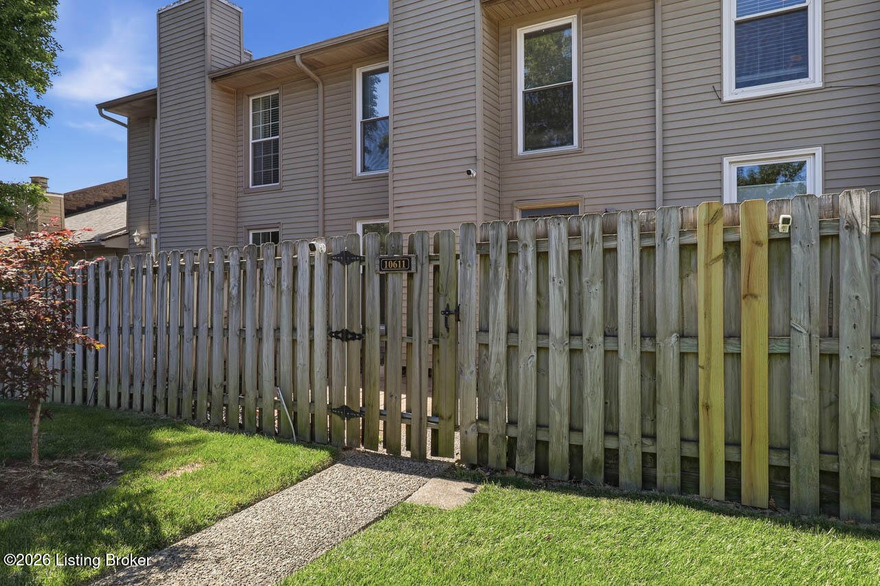 10611 Sycamore Green