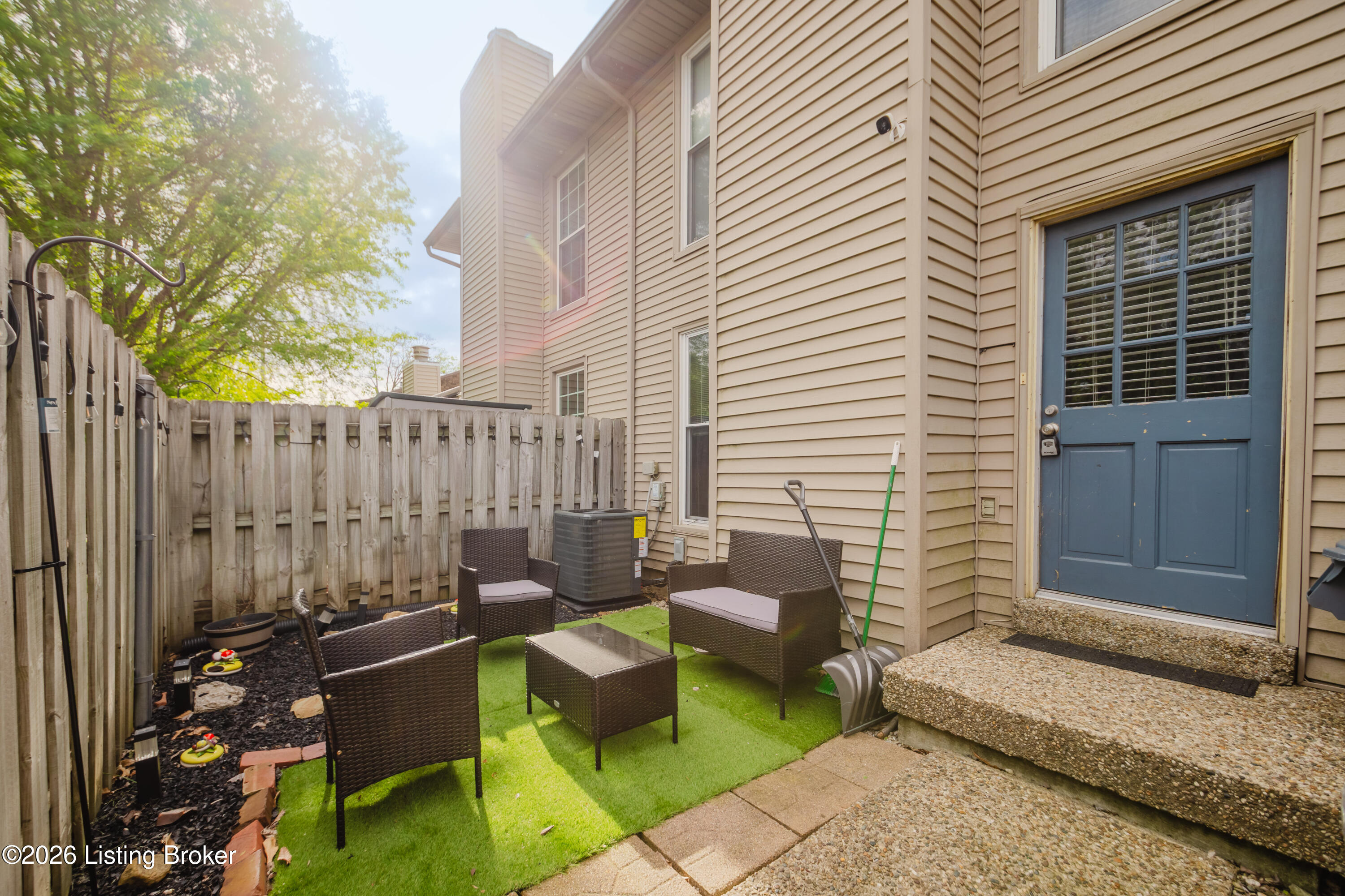 10611 Sycamore Green