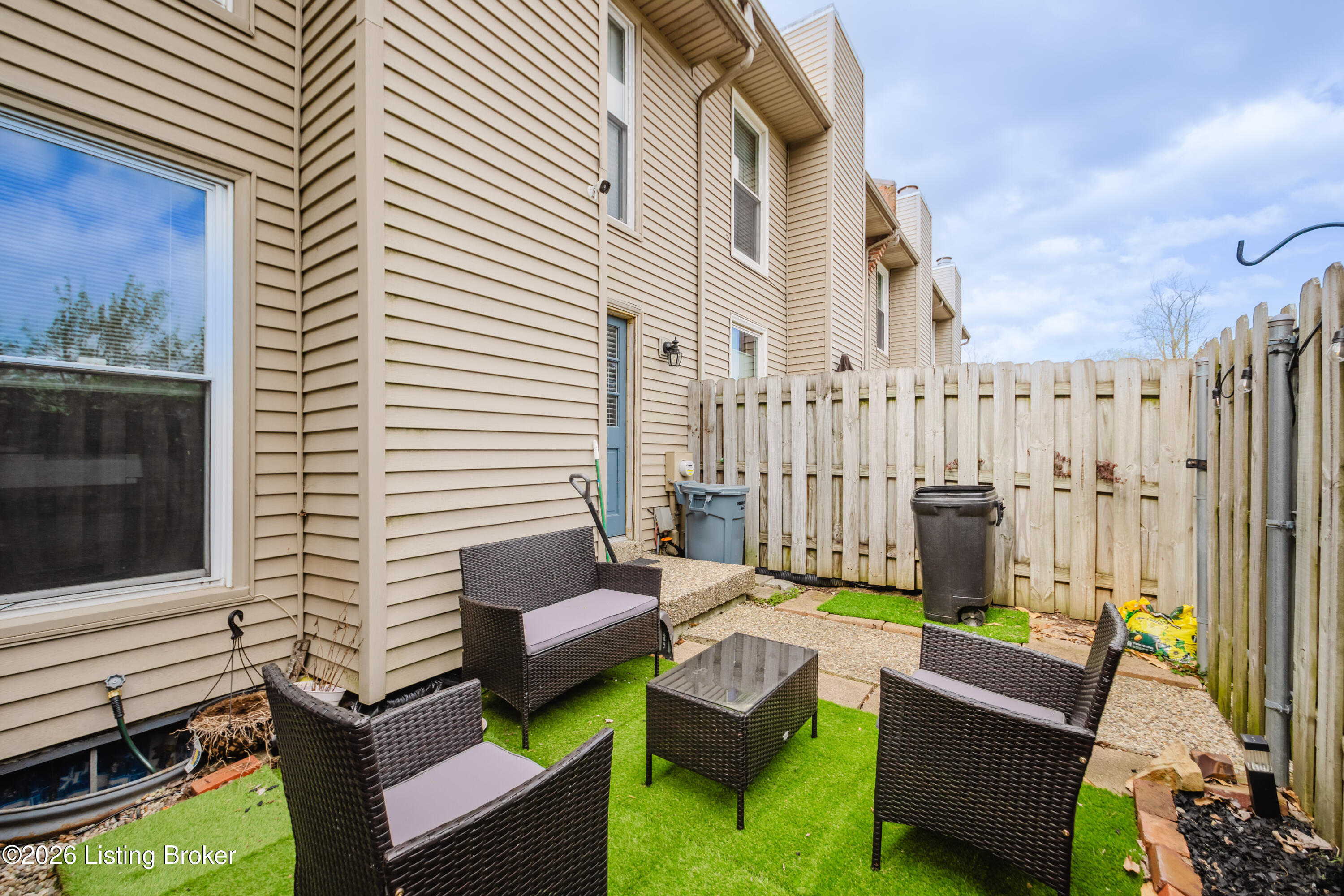 10611 Sycamore Green