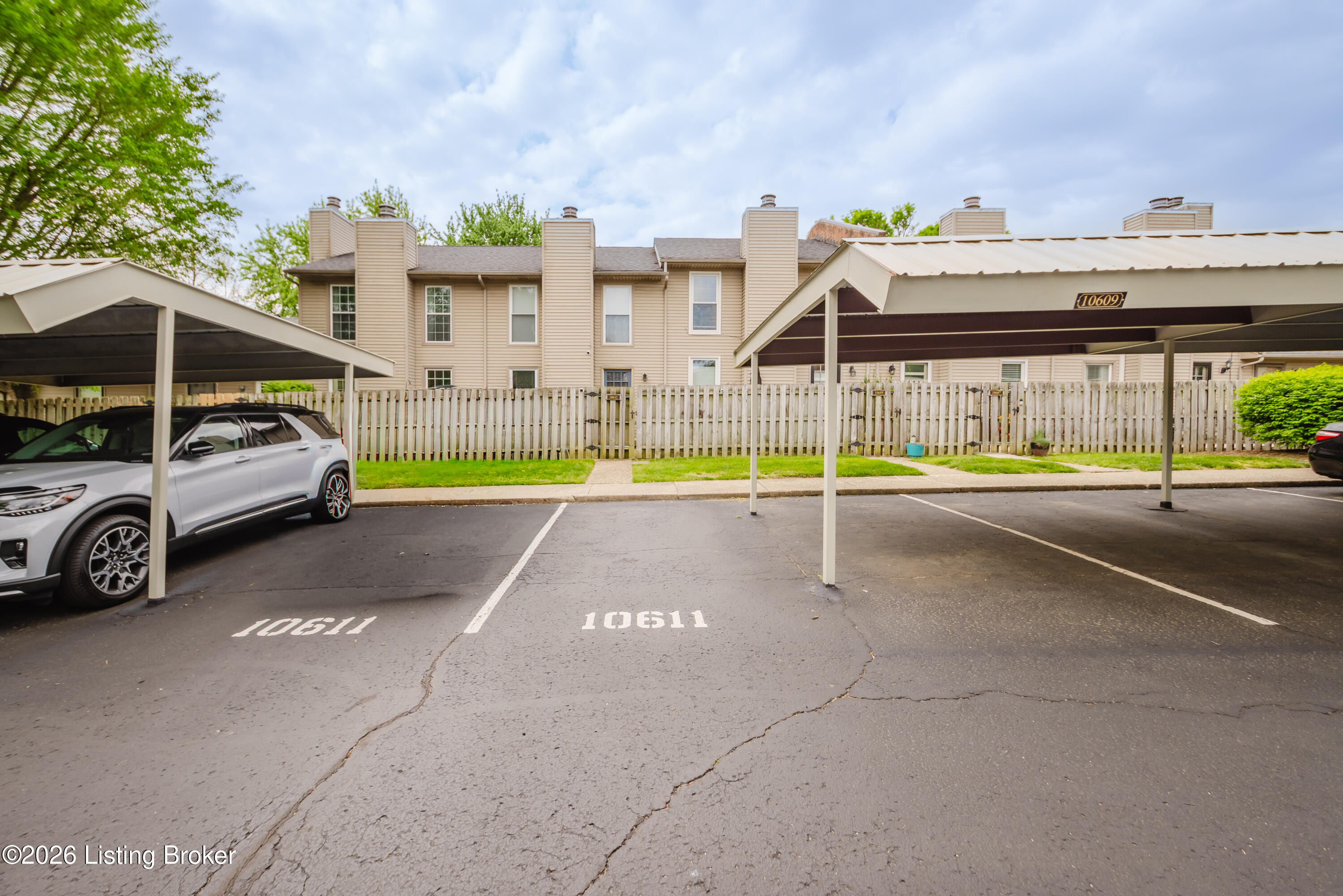 10611 Sycamore Green