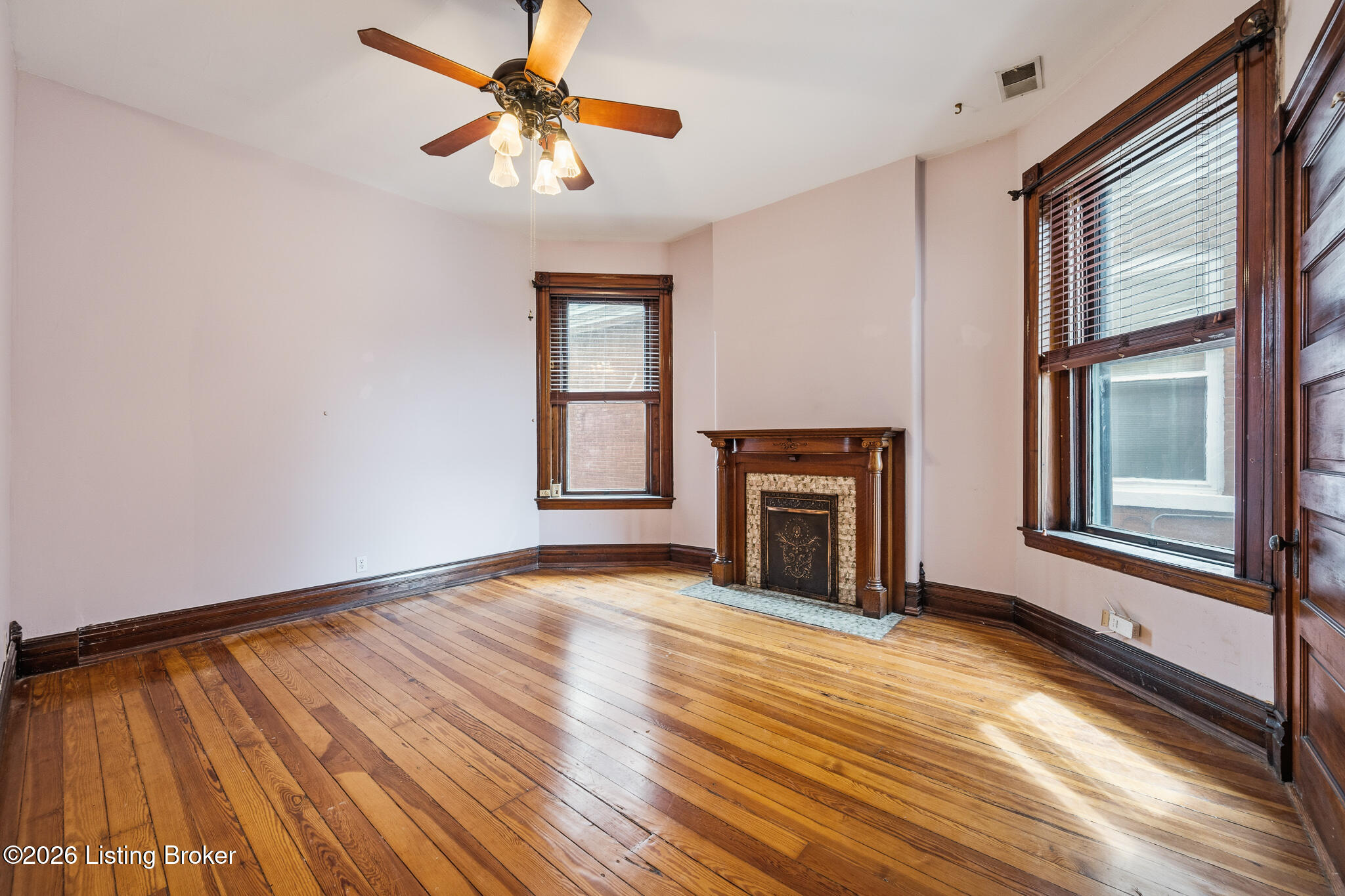 1036 Everett Ave