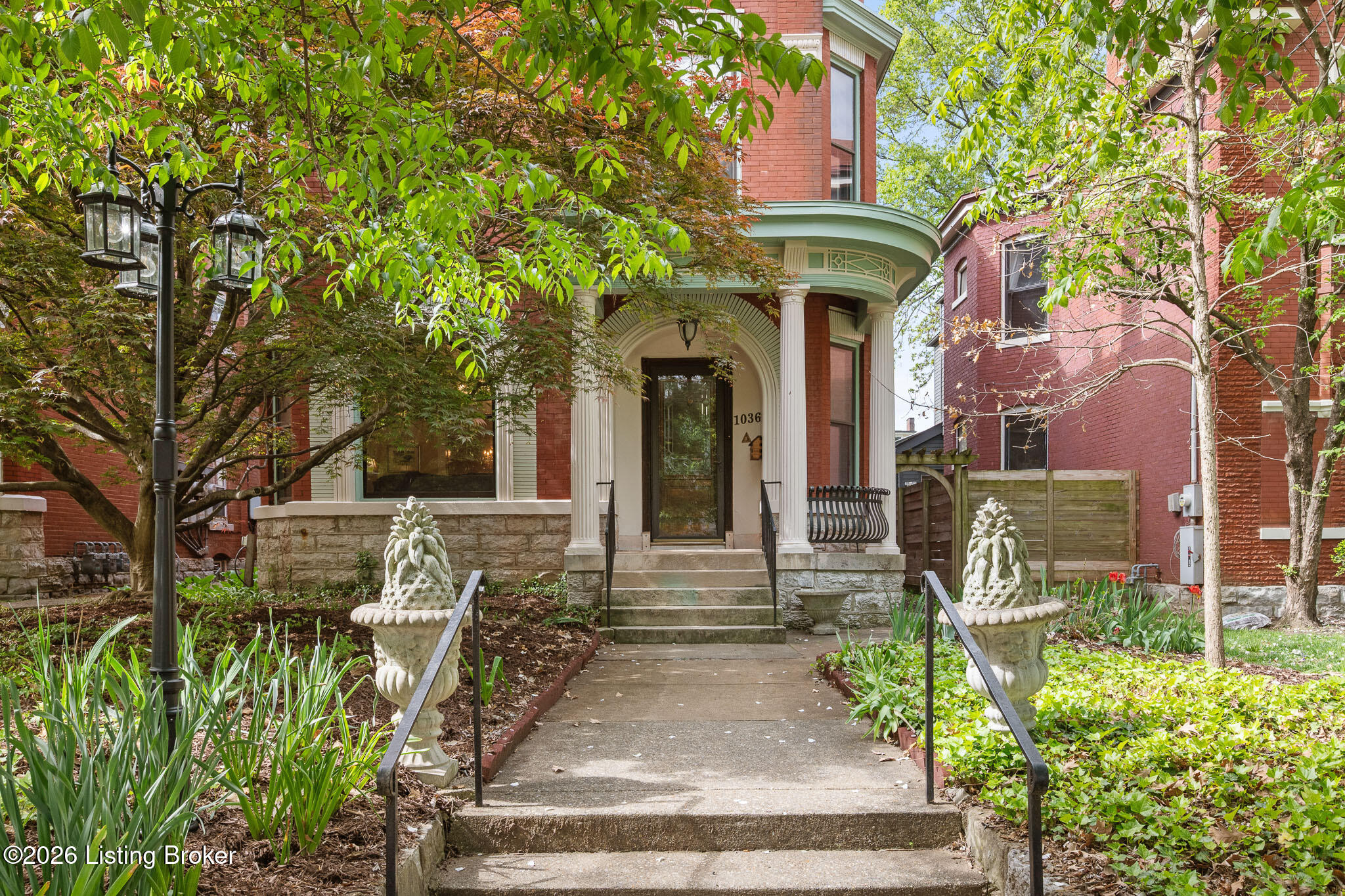 1036 Everett Ave