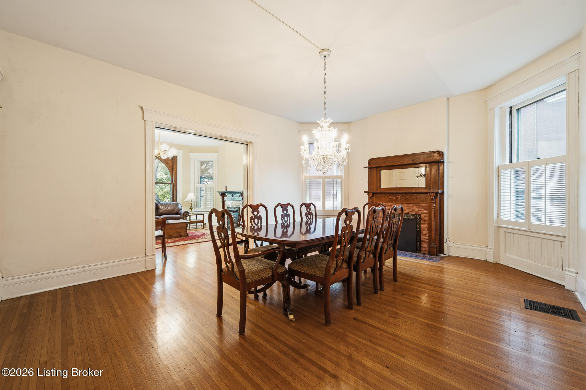 1036 Everett Ave