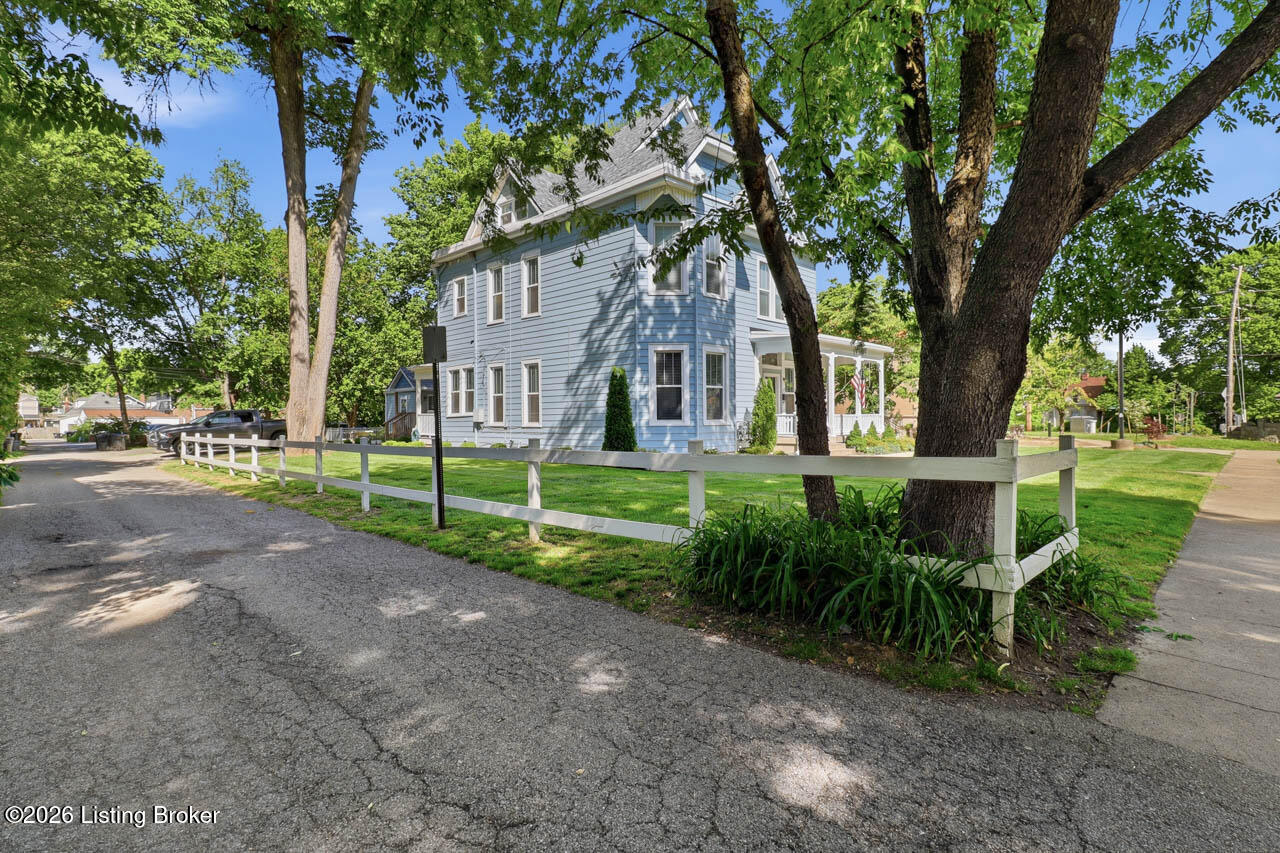 104 S Birchwood Ave