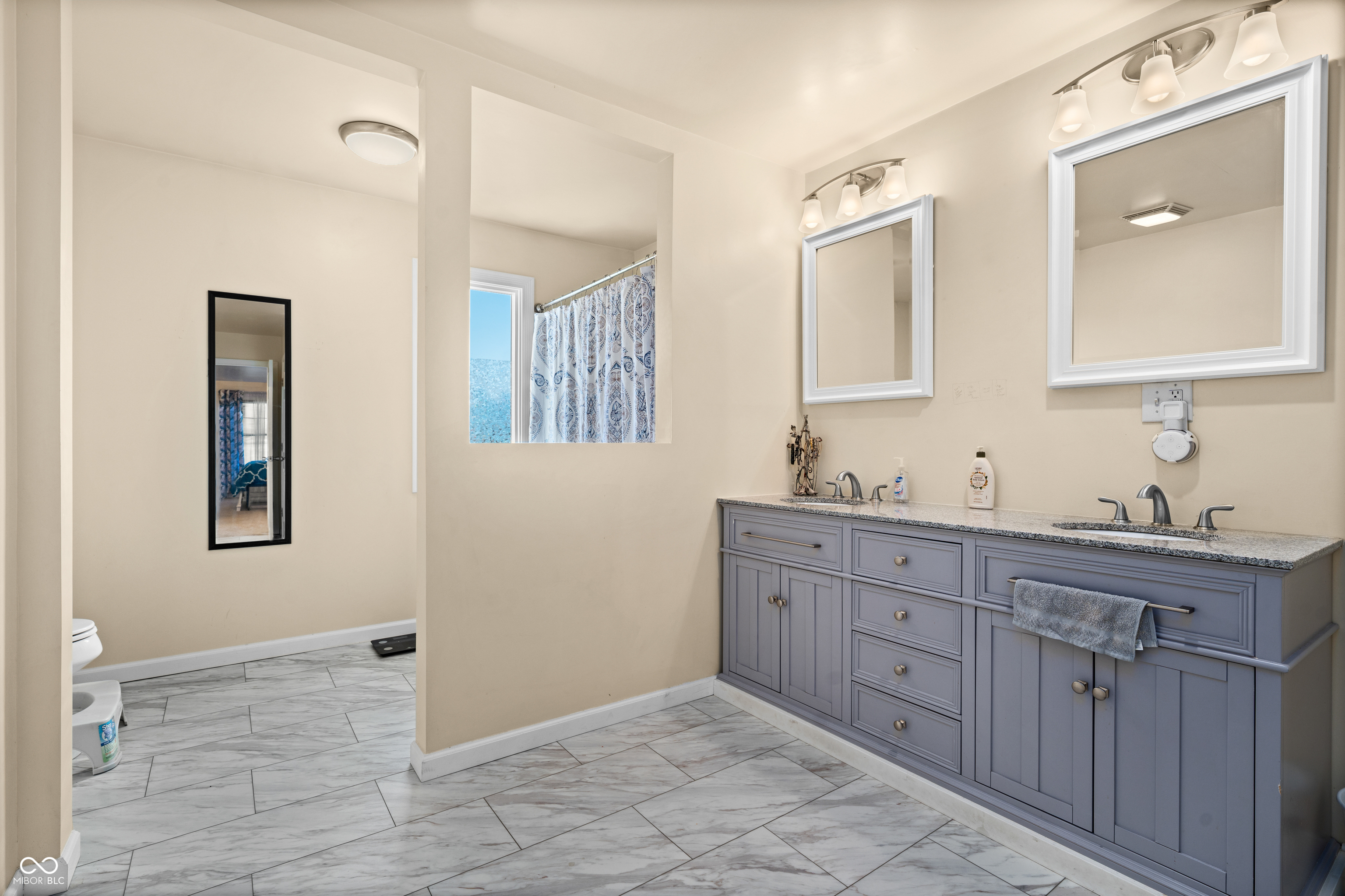 5431 Hammock Glen Drive