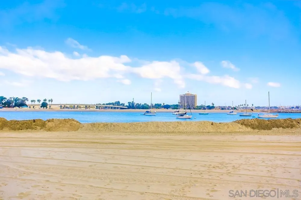808 Ensenada Ct