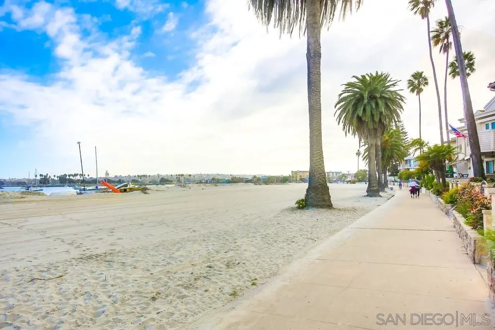 808 Ensenada Ct