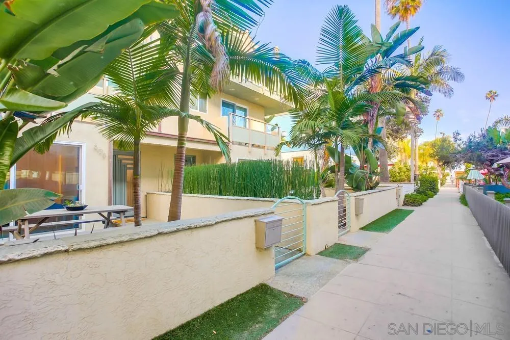 808 Ensenada Ct