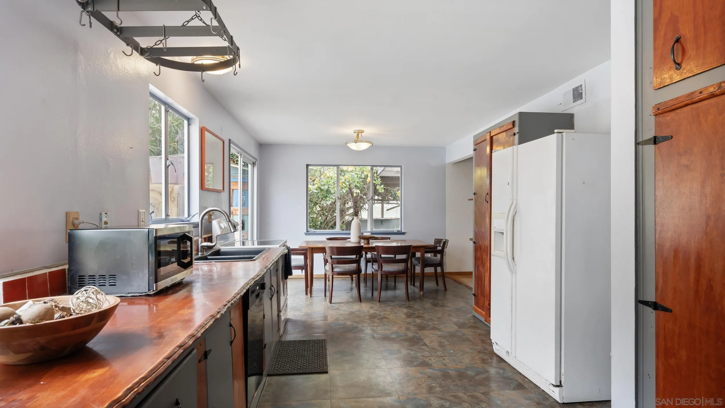 5620 Lord Cecil Street
