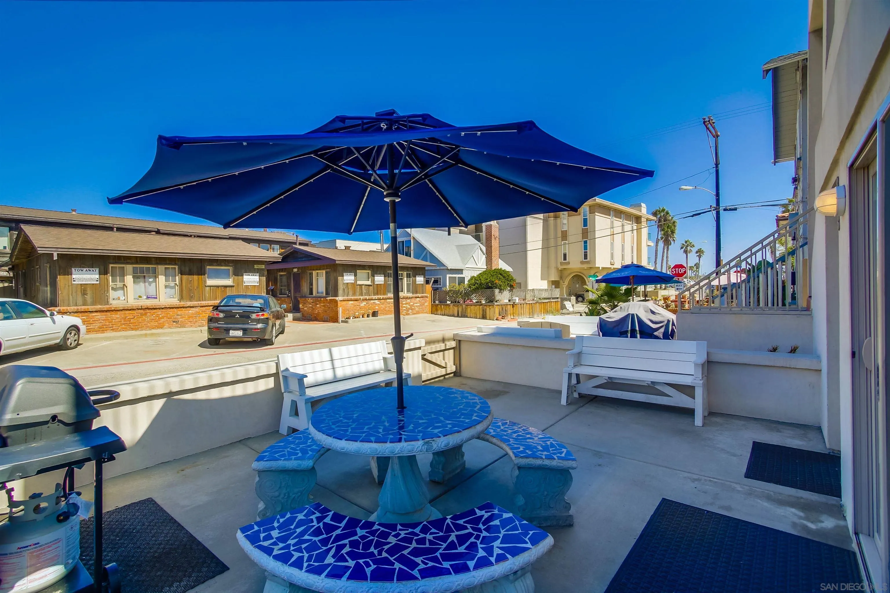 803 El Carmel Pl.