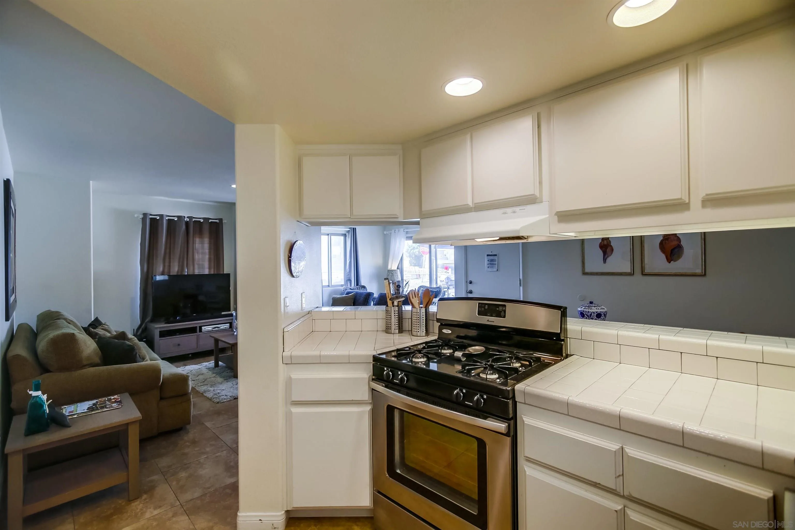 803 El Carmel Pl.