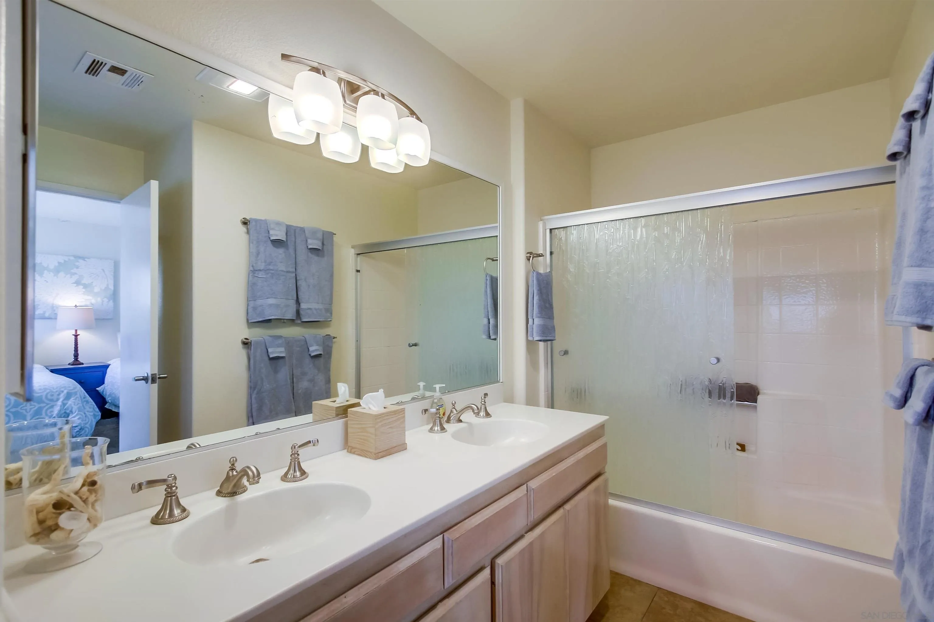 803 El Carmel Pl.