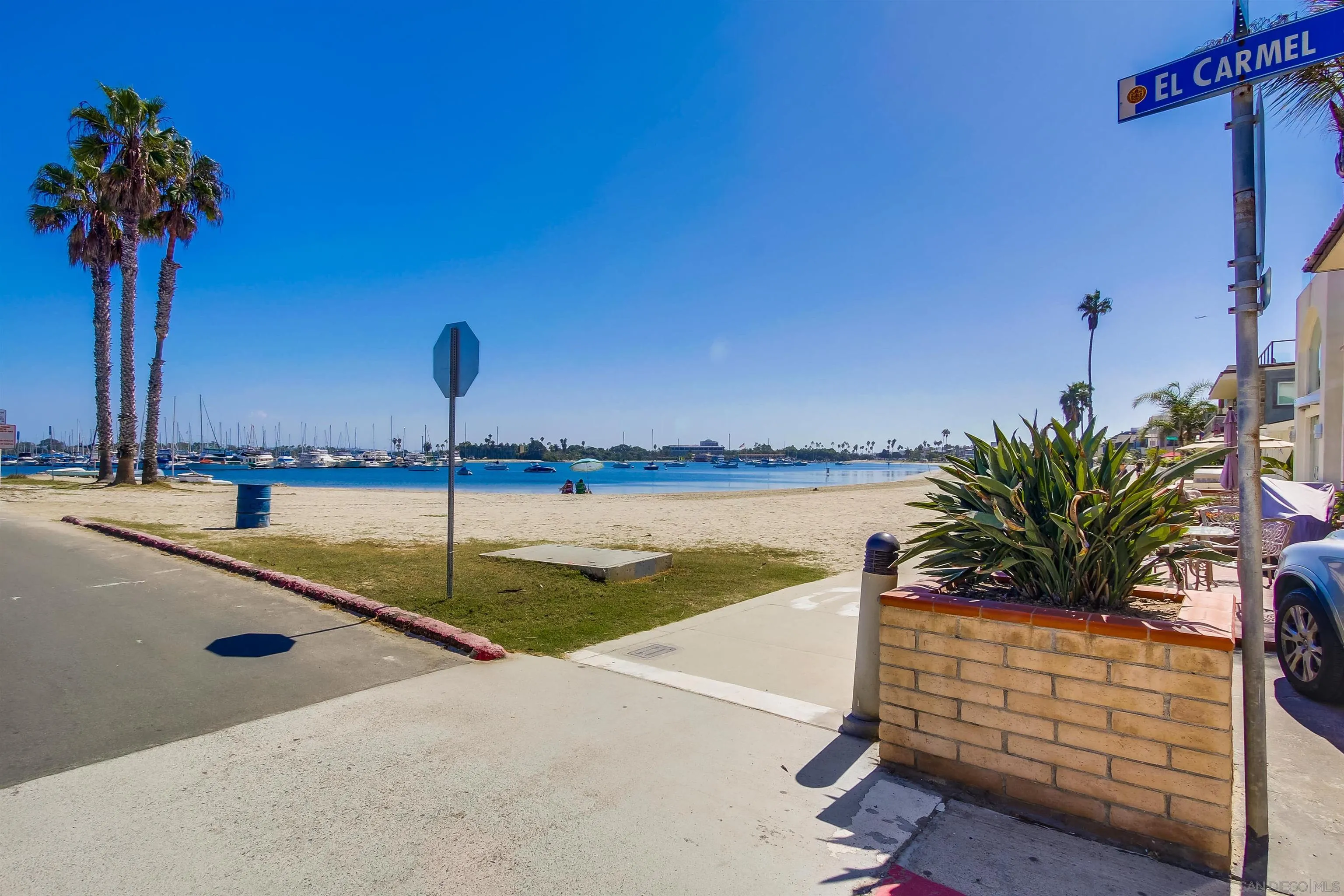 803 El Carmel Pl.