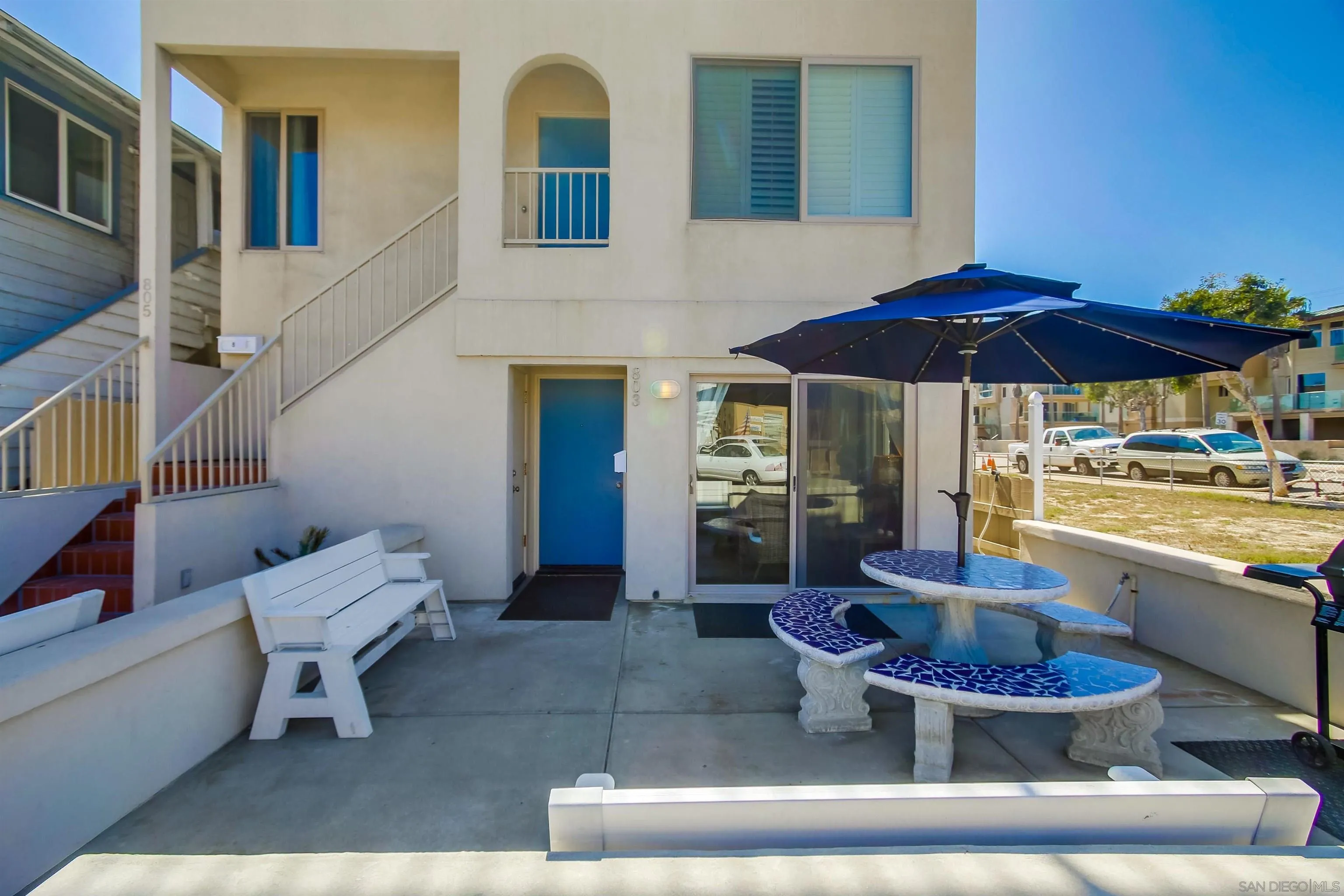 803 El Carmel Pl.