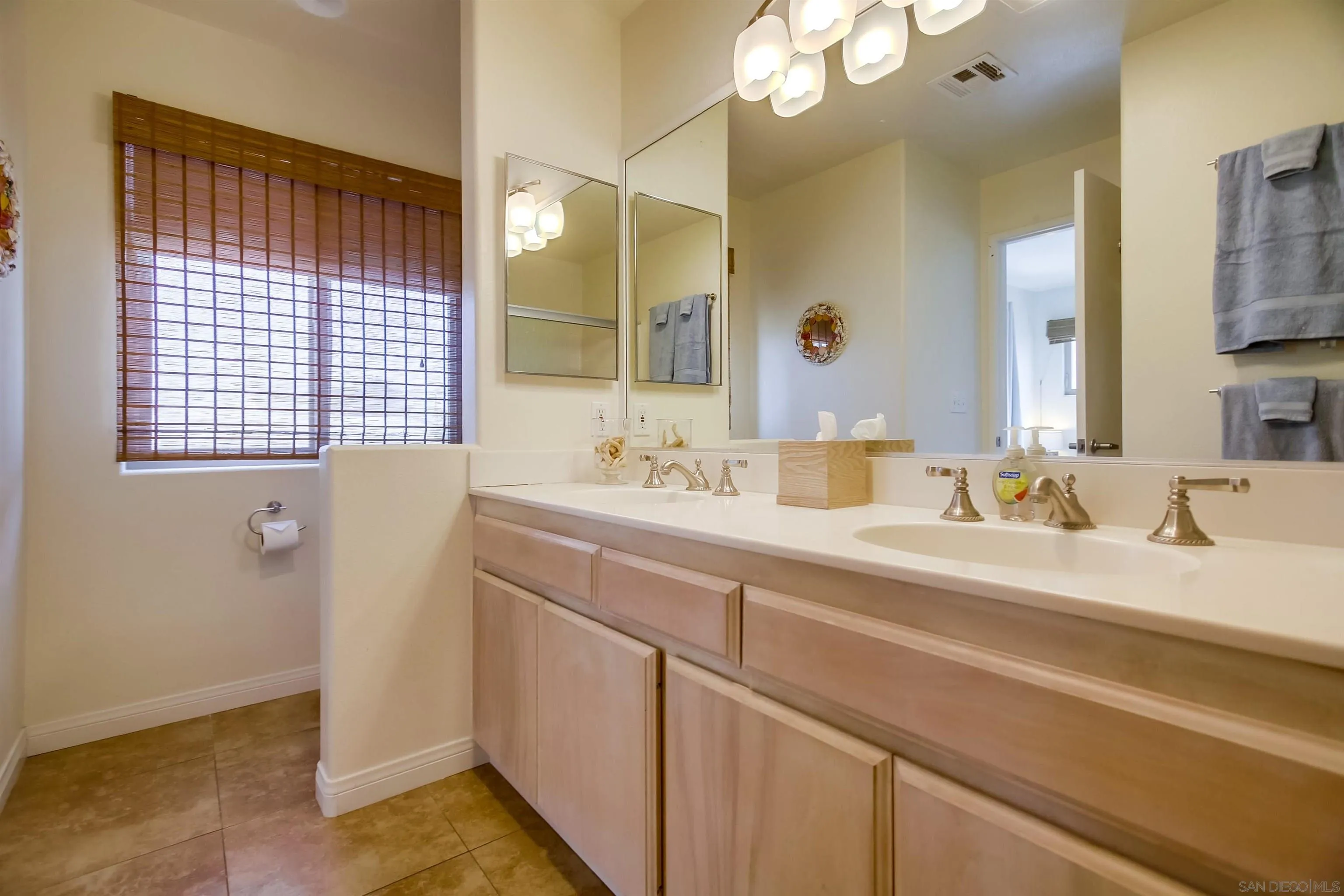 803 El Carmel Pl.
