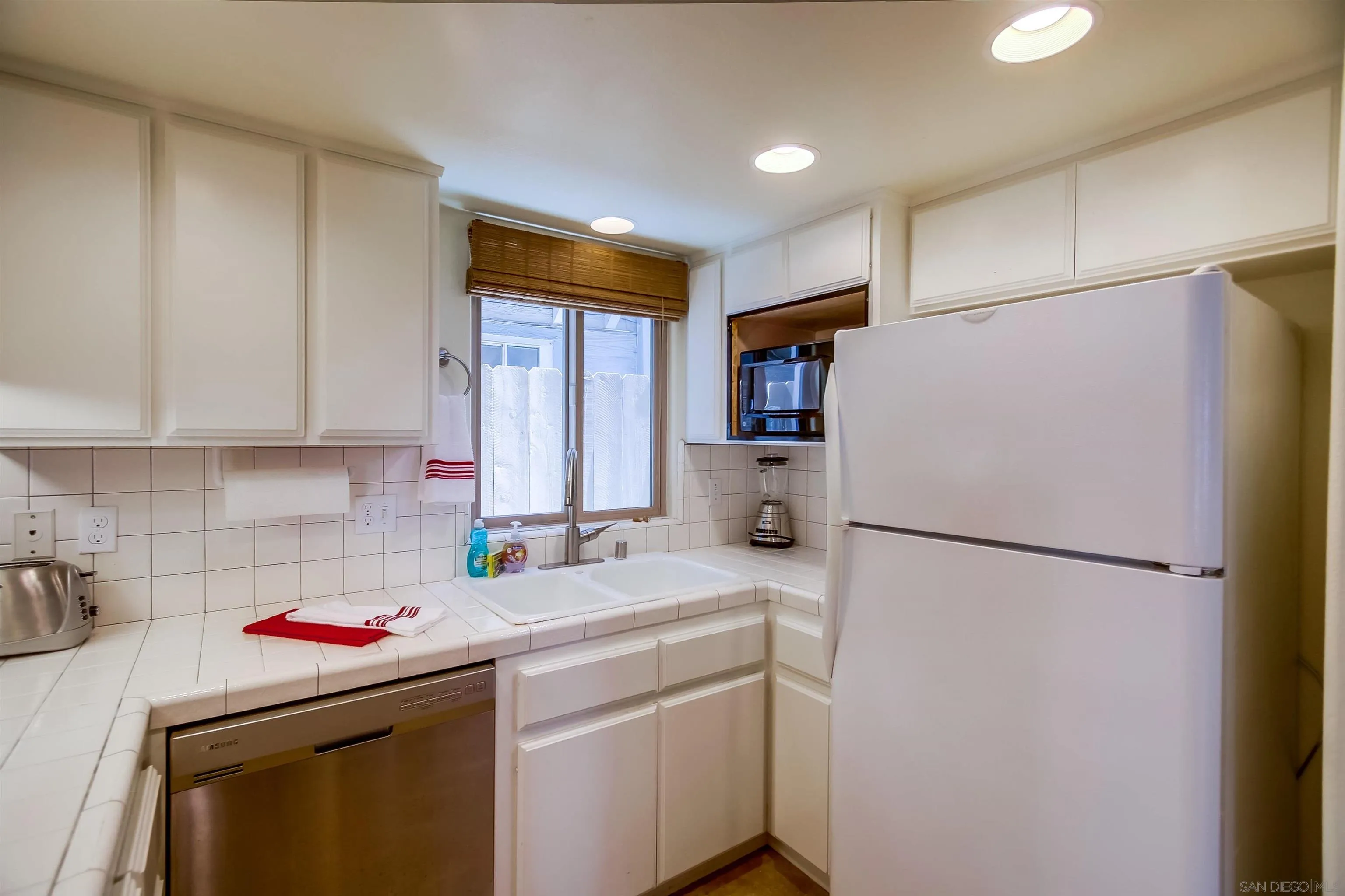 803 El Carmel Pl.
