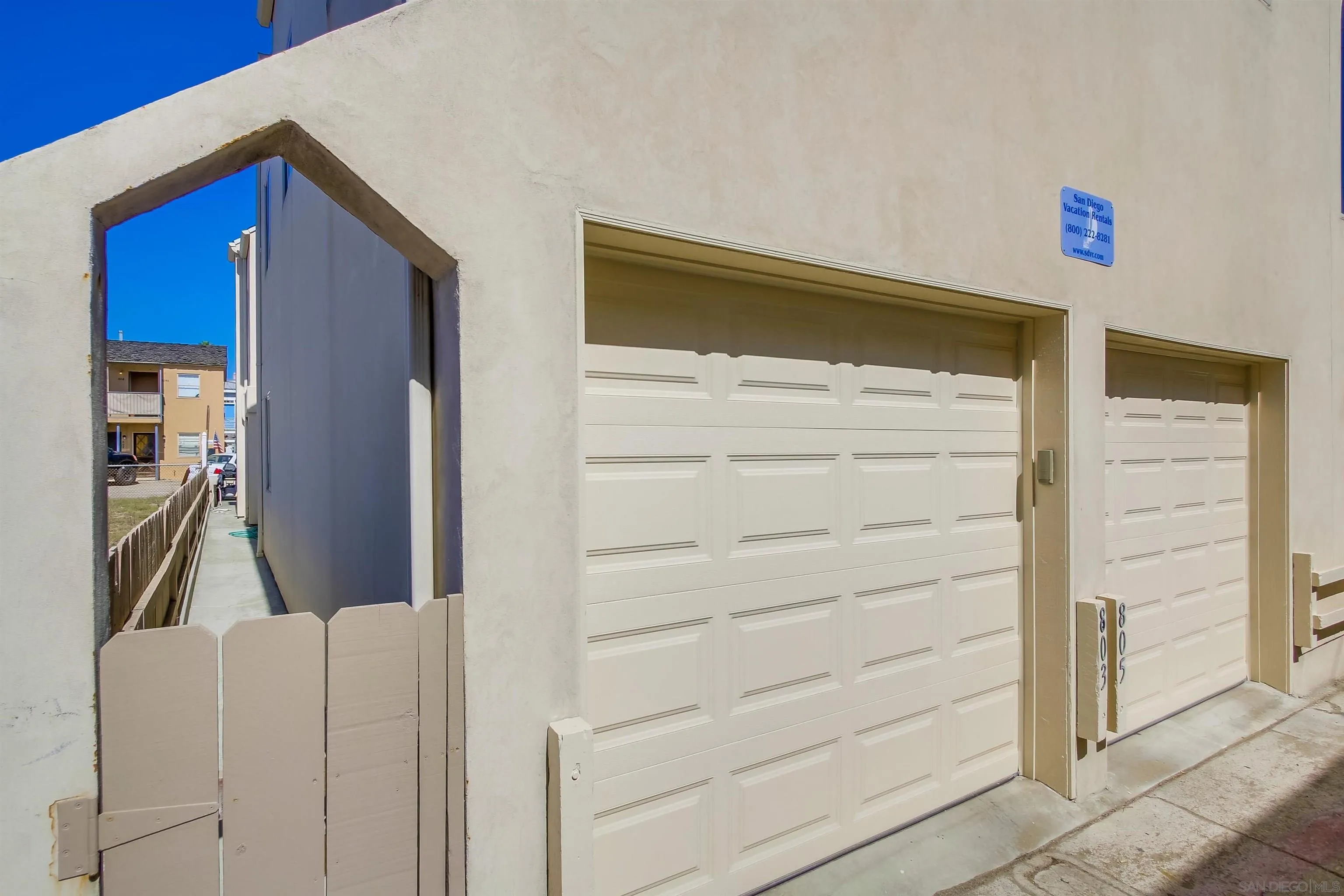803 El Carmel Pl.