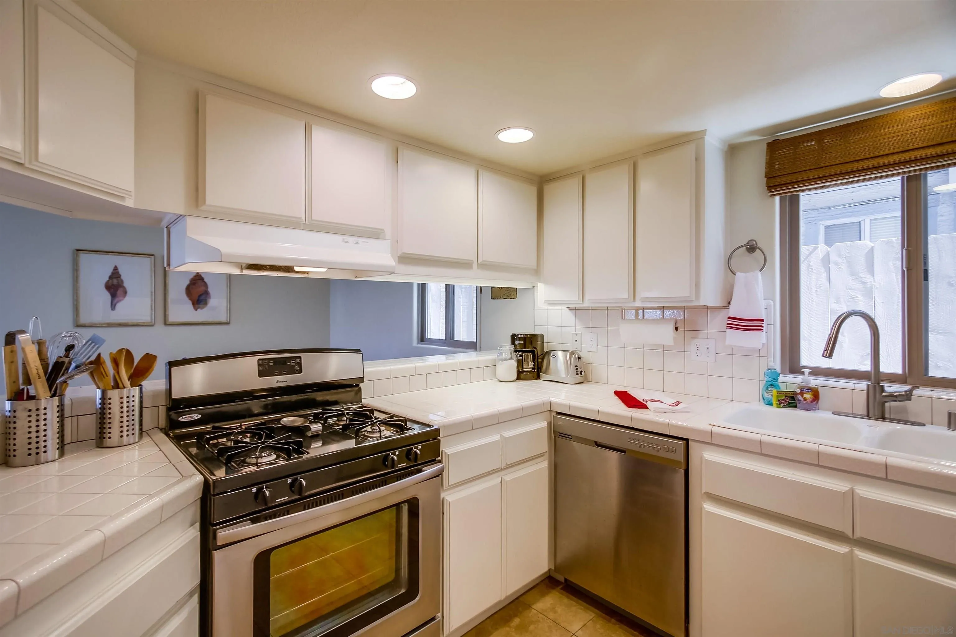 803 El Carmel Pl.