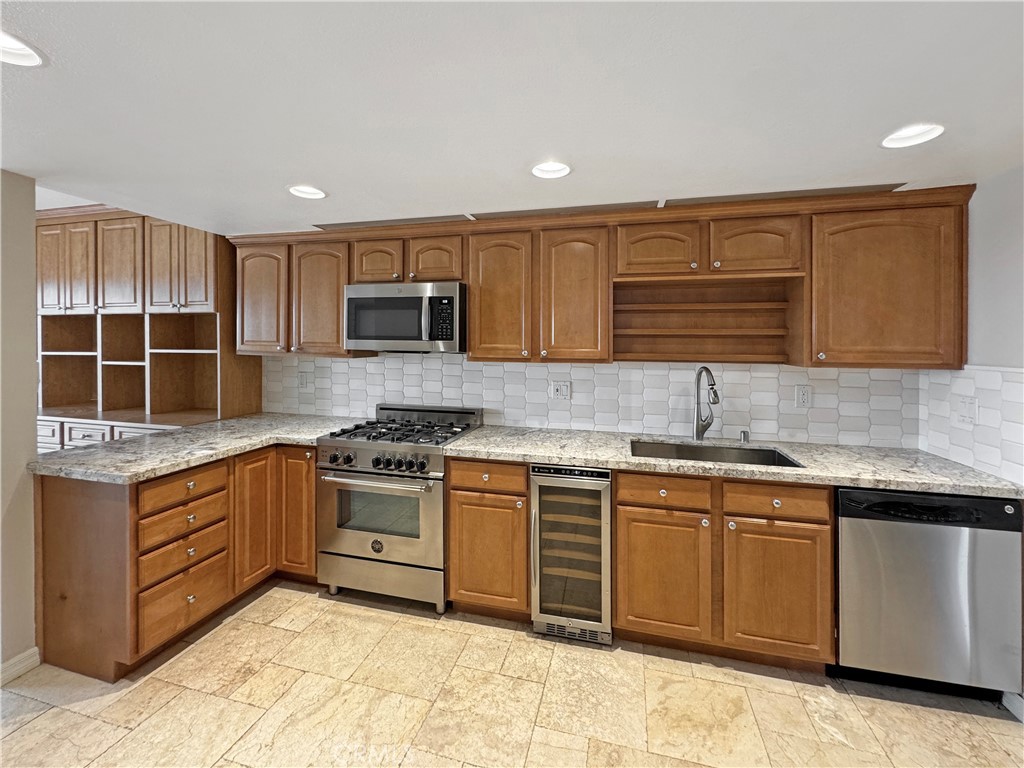 33425 Spinnaker Drive N