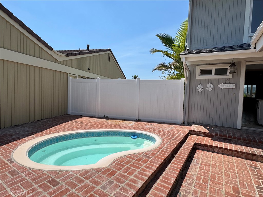 33425 Spinnaker Drive N