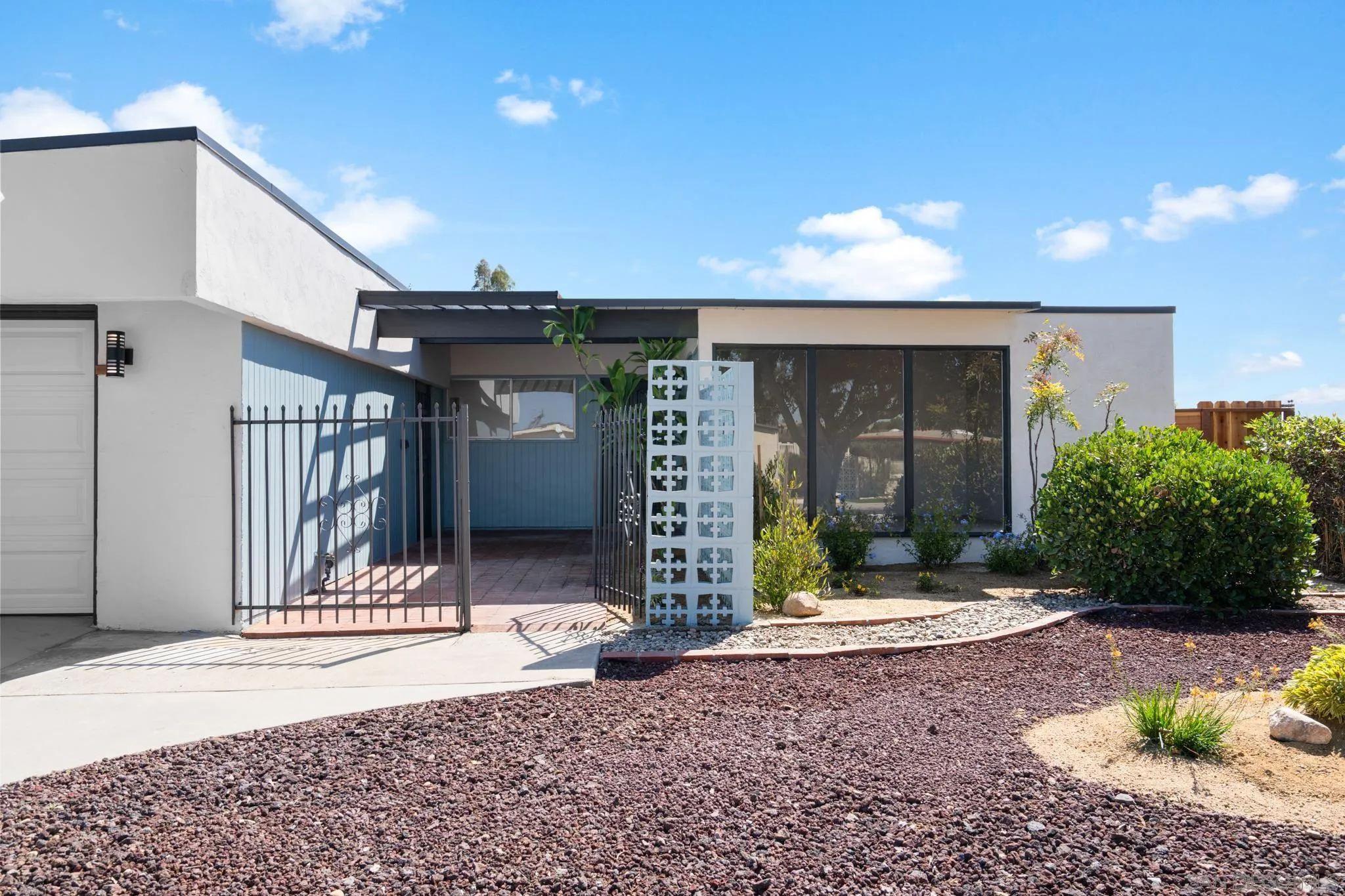 8441 Encino Ave