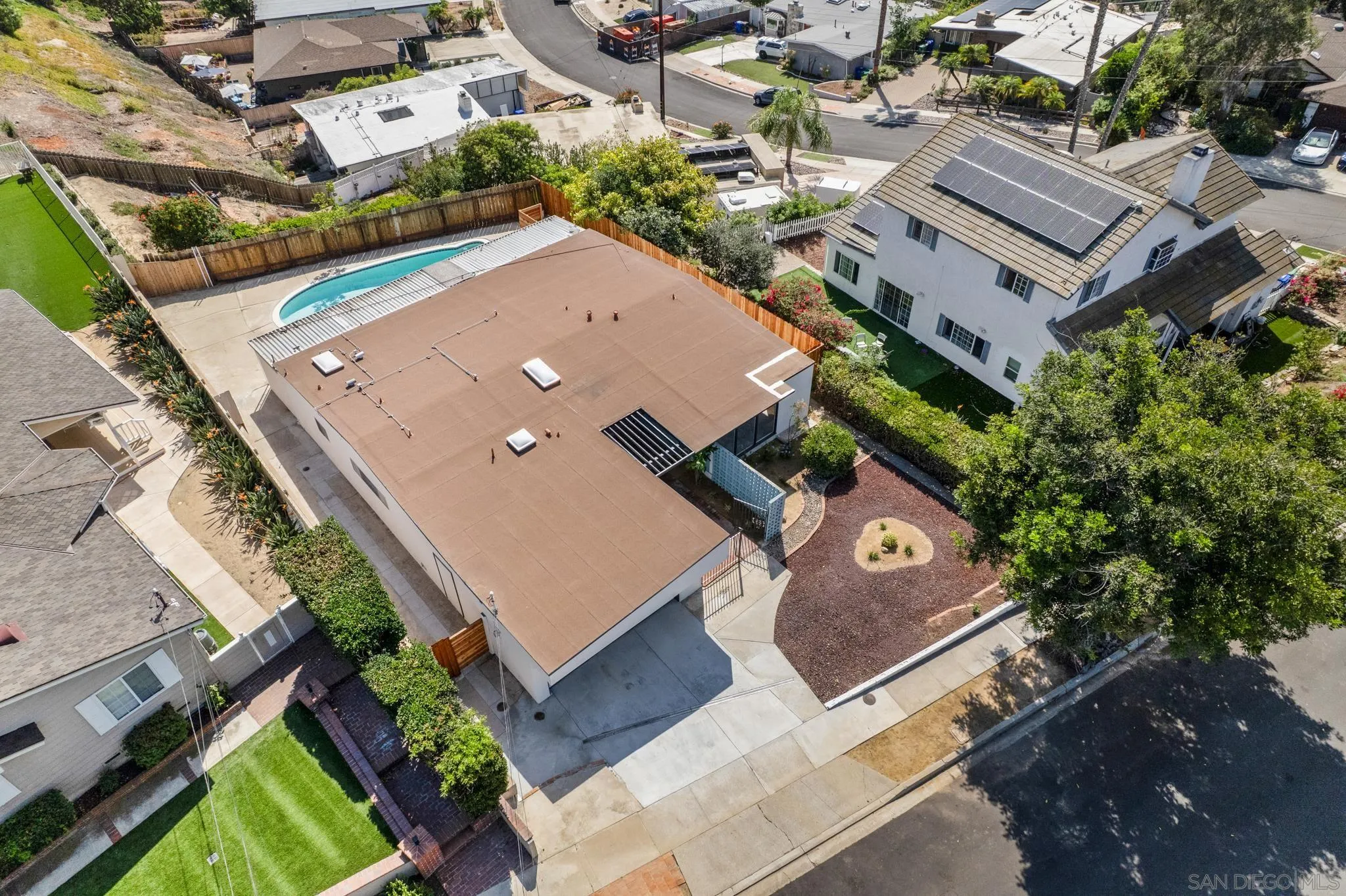 8441 Encino Ave