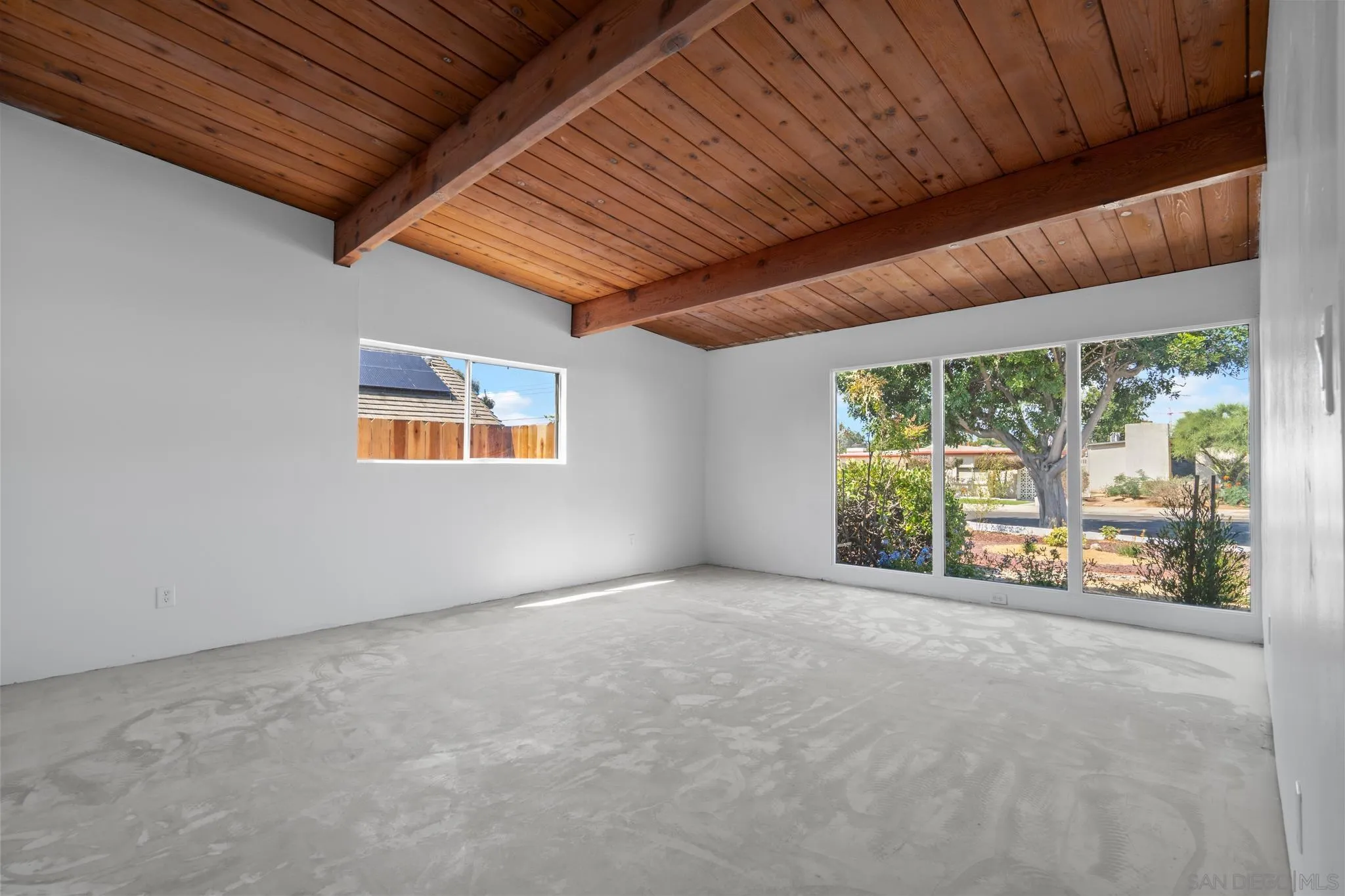 8441 Encino Ave