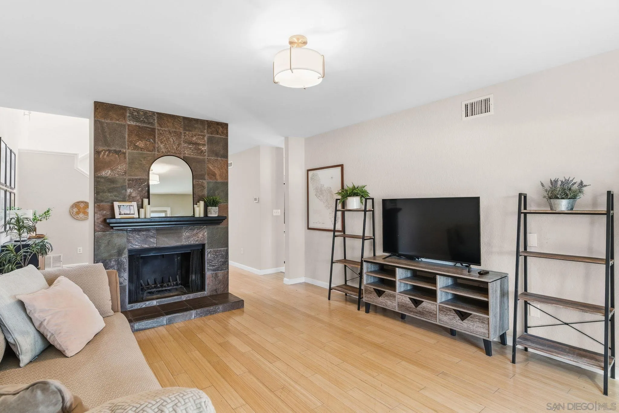 10251 Caminito Surabaya