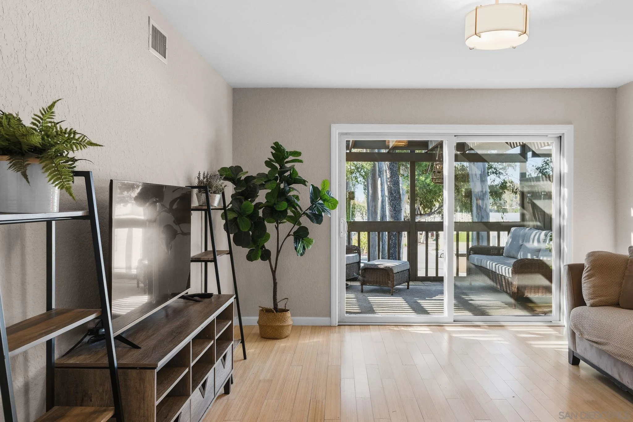 10251 Caminito Surabaya