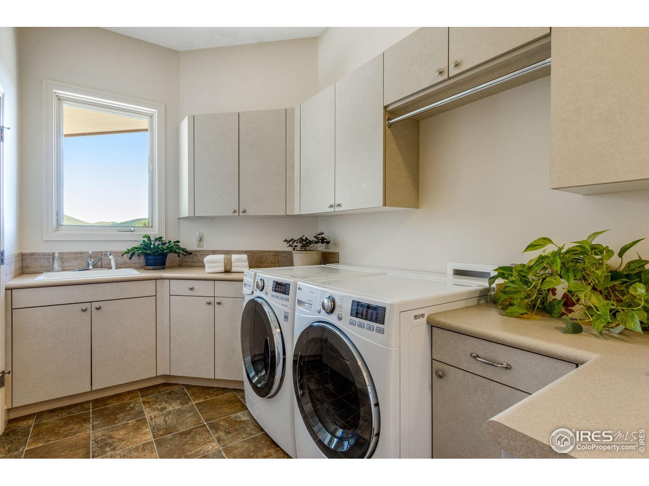 4676 Indian Creek Rd