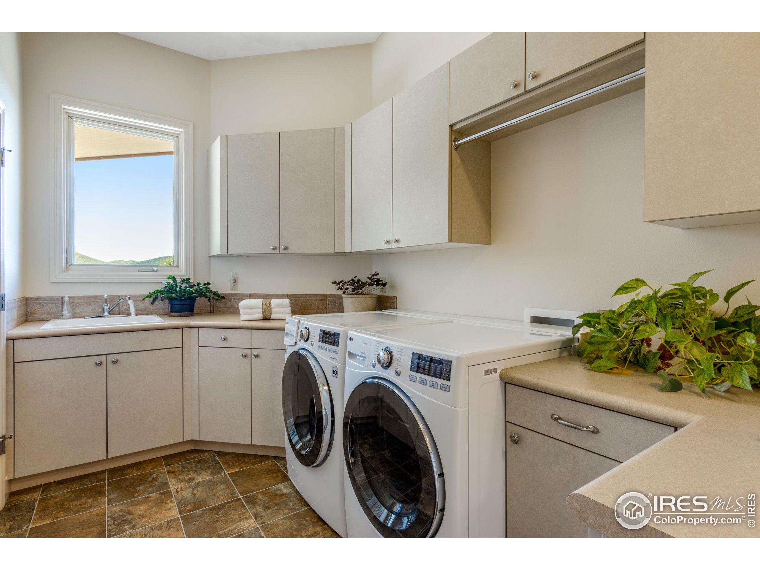 4676 Indian Creek Rd