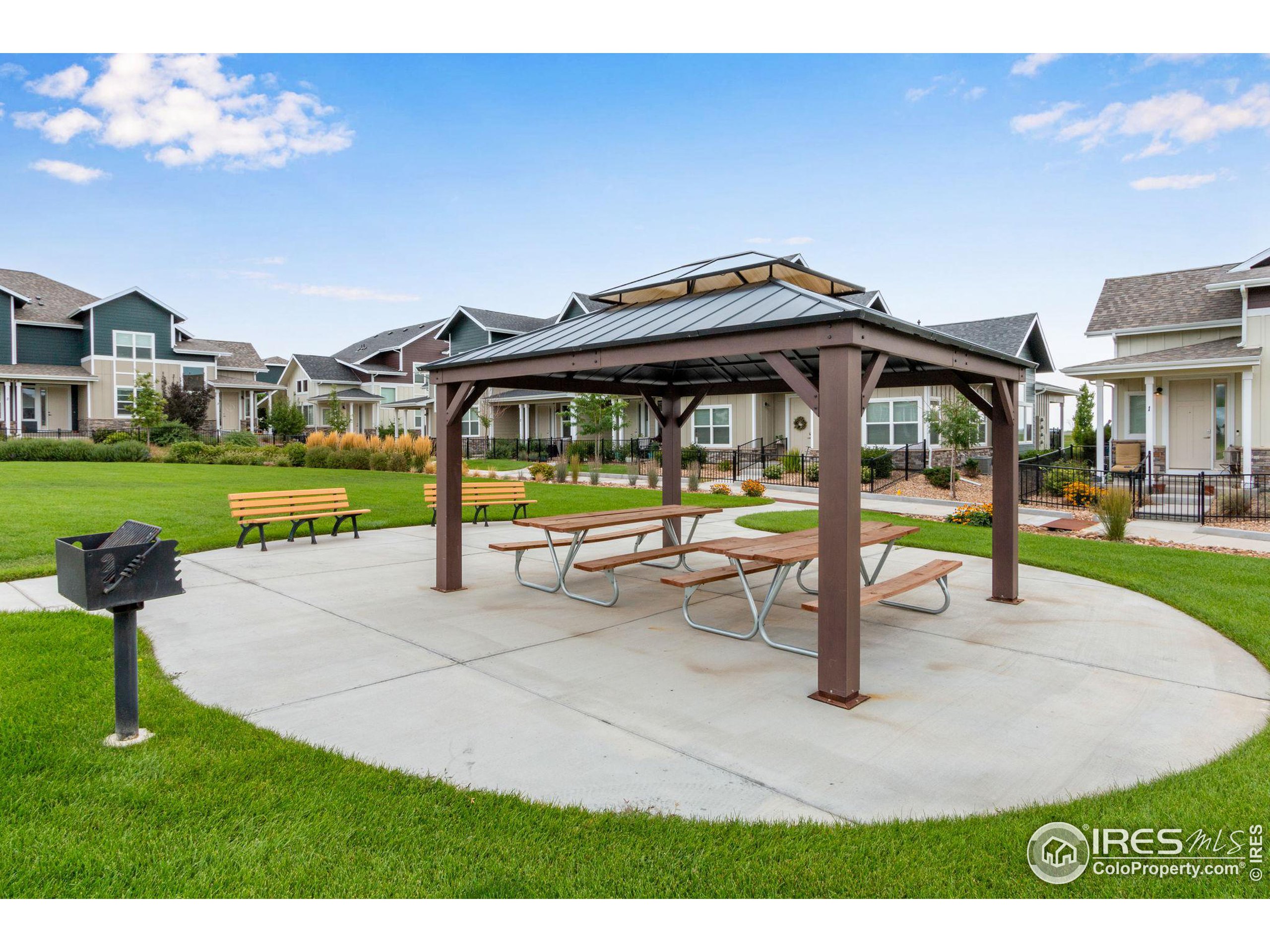 3349 Green Lake Dr 3