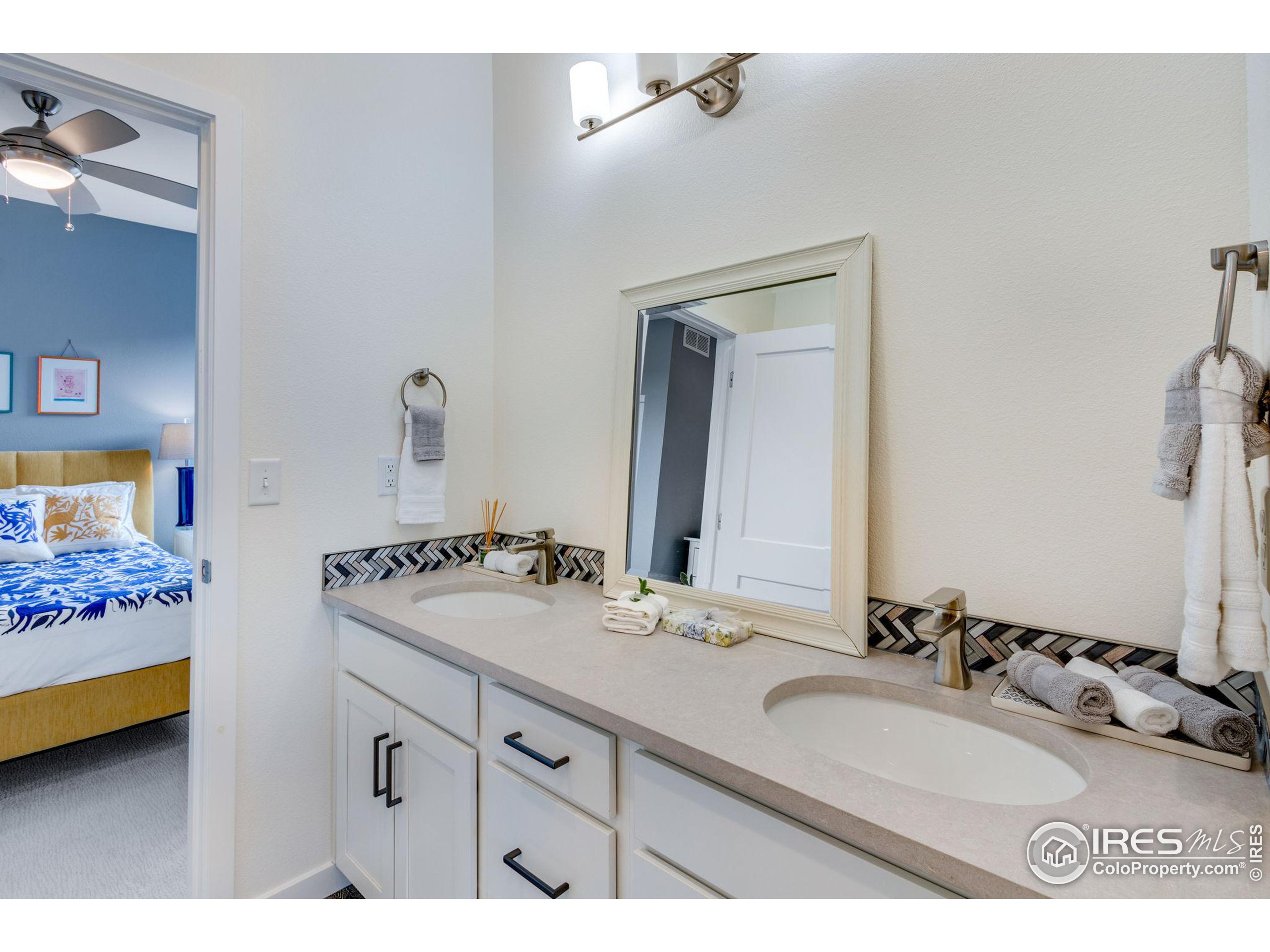 3349 Green Lake Dr 3