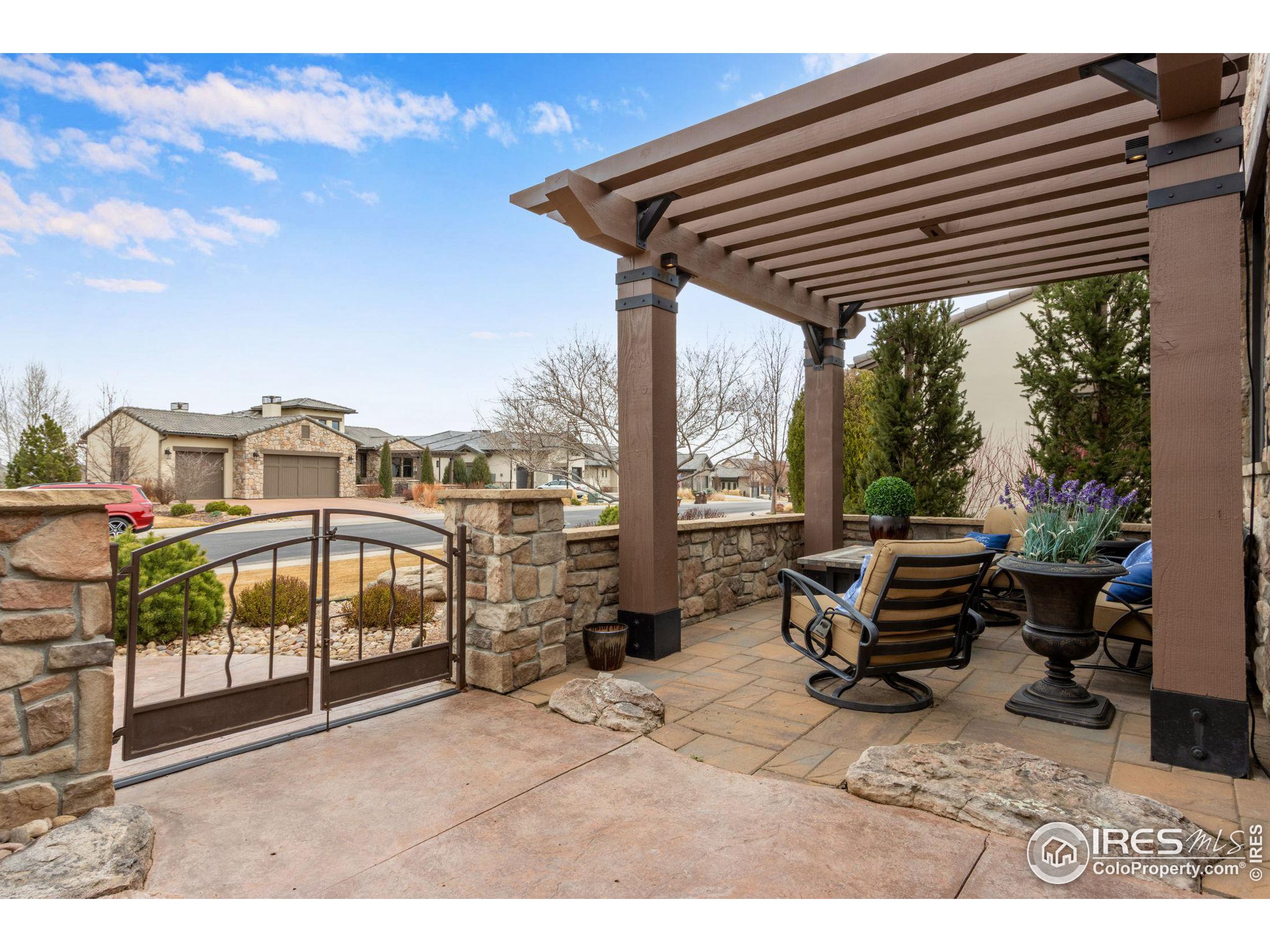 3865 Valley Crest Dr