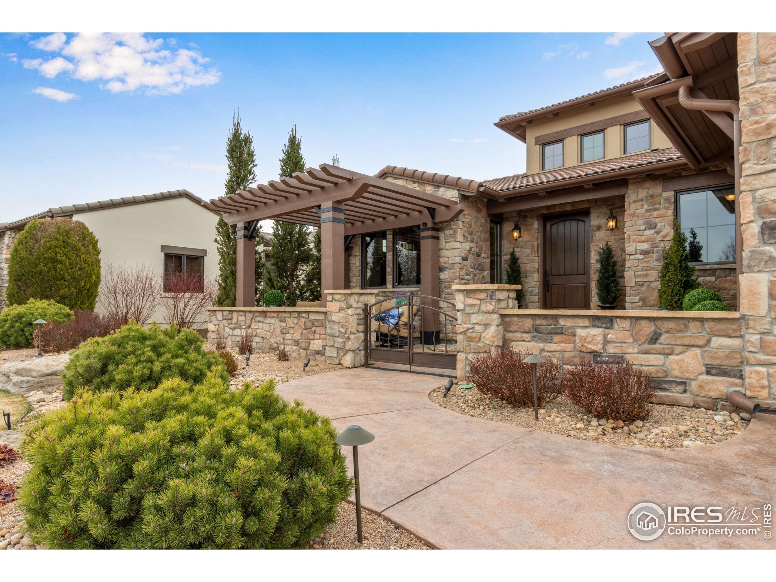 3865 Valley Crest Dr