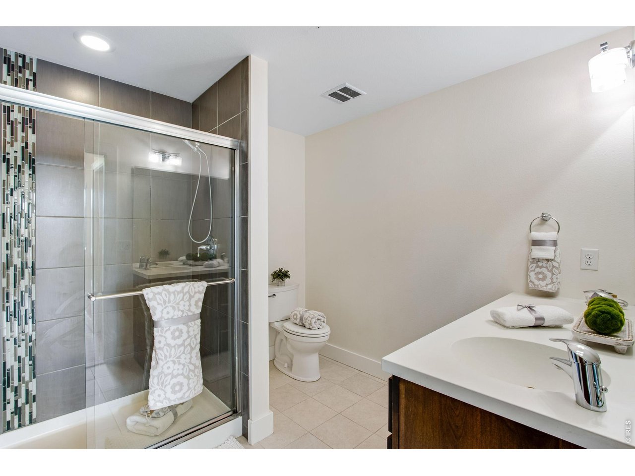 204 Maple St 208
