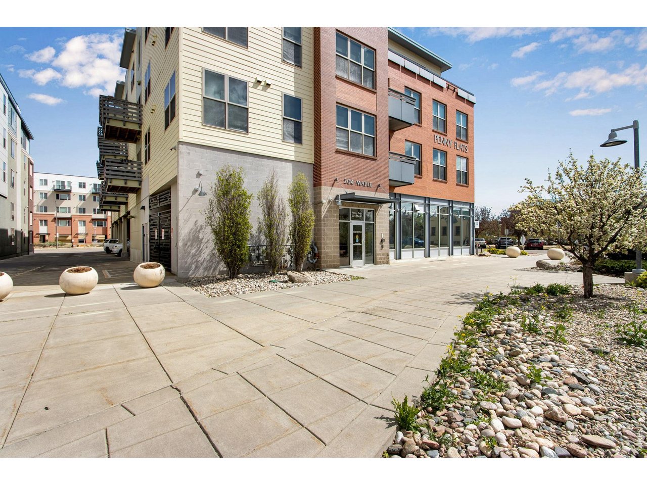204 Maple St 208