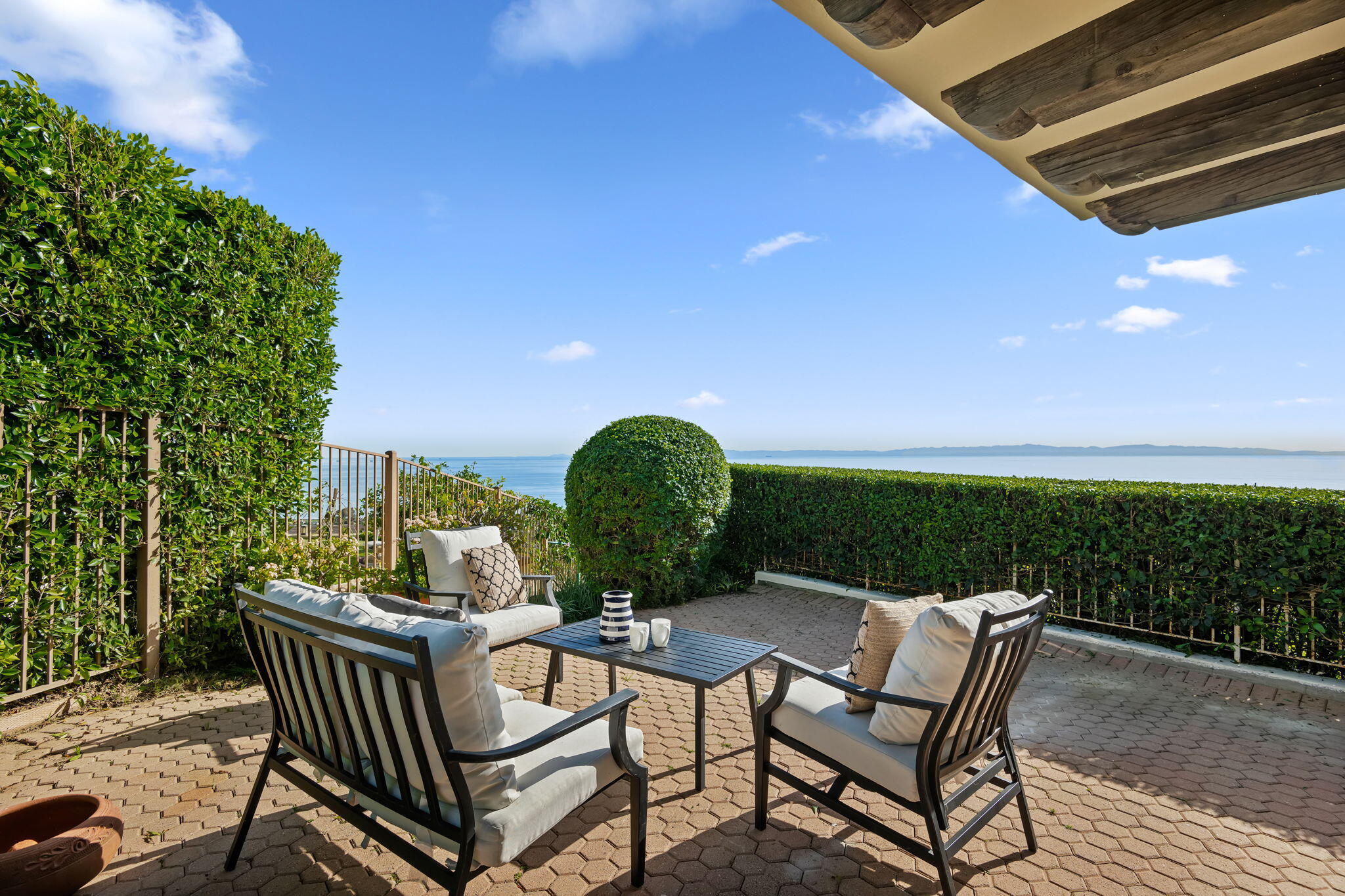 1640 La Vista Del Oceano Drive