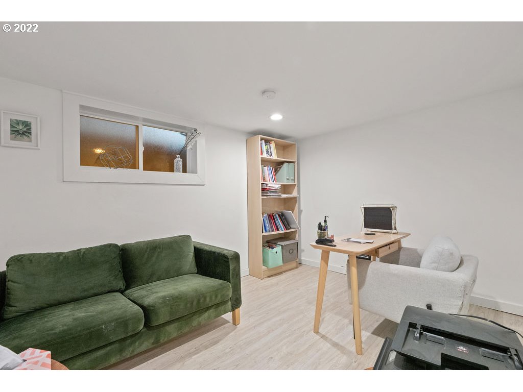 1011 W FOURTH PLAIN BLVD