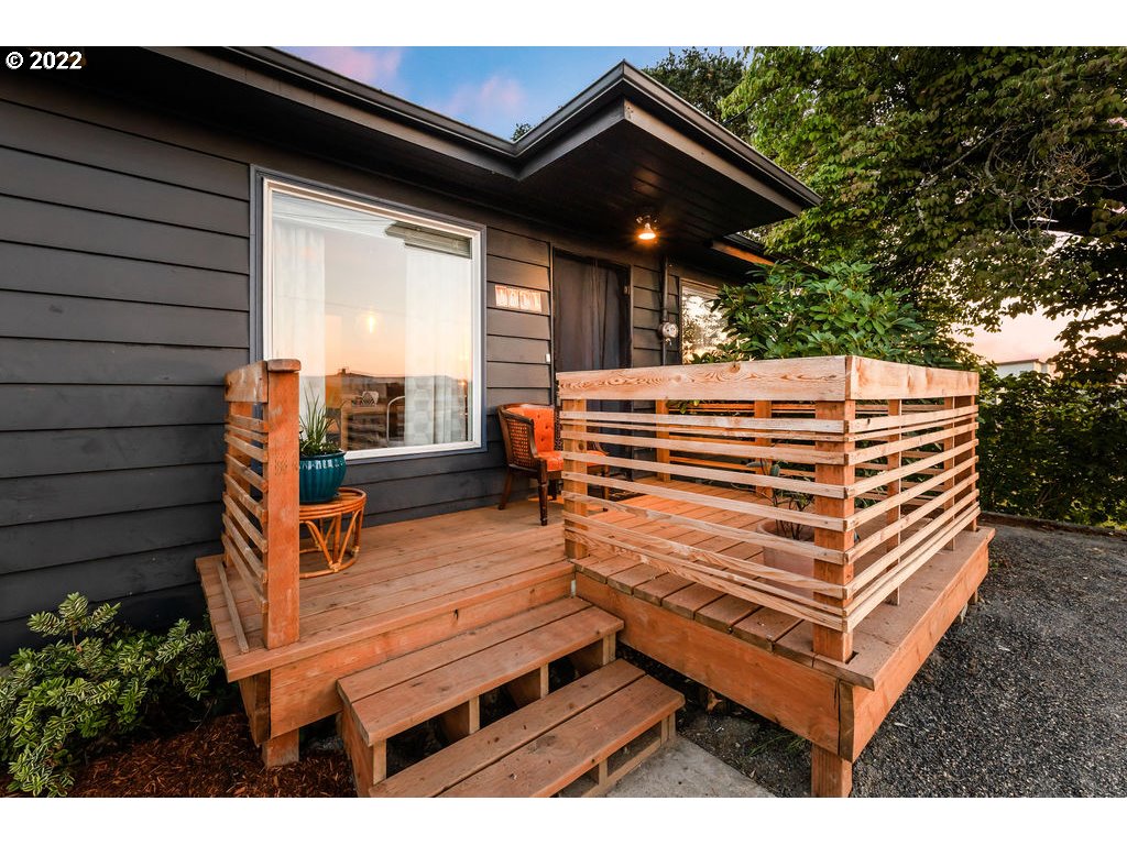 1011 W FOURTH PLAIN BLVD