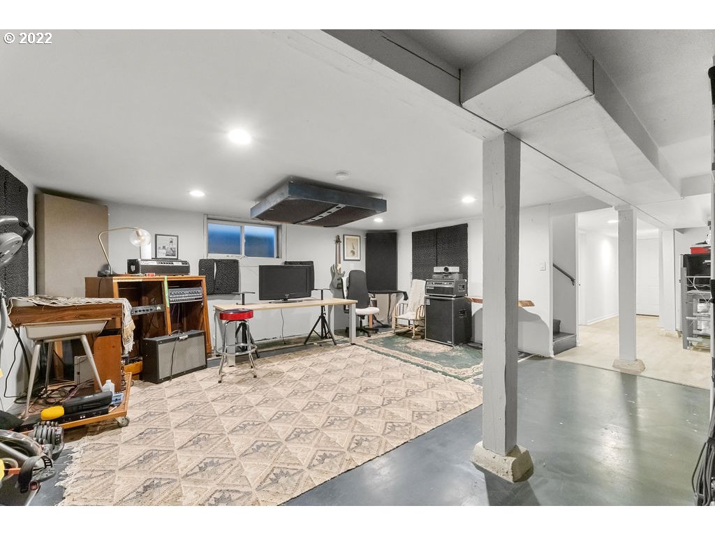 1011 W FOURTH PLAIN BLVD