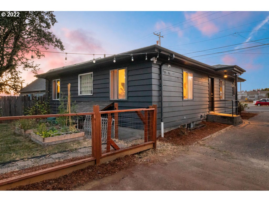 1011 W FOURTH PLAIN BLVD