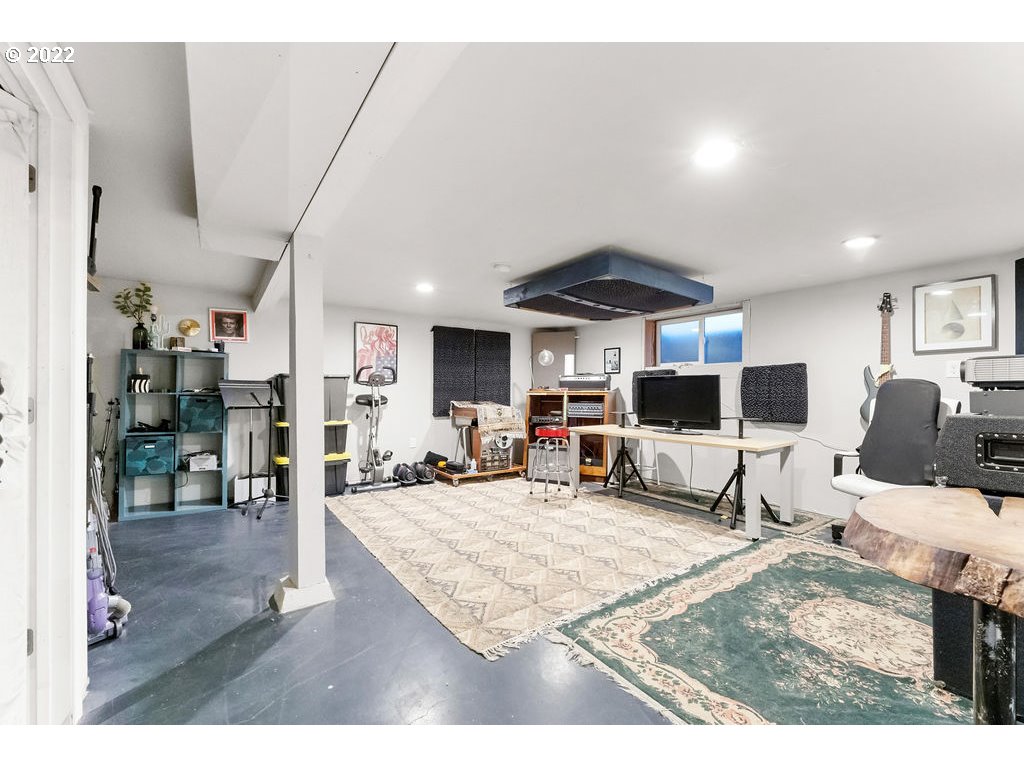 1011 W FOURTH PLAIN BLVD