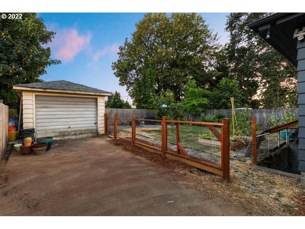 1011 W FOURTH PLAIN BLVD