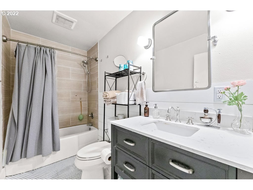 1011 W FOURTH PLAIN BLVD