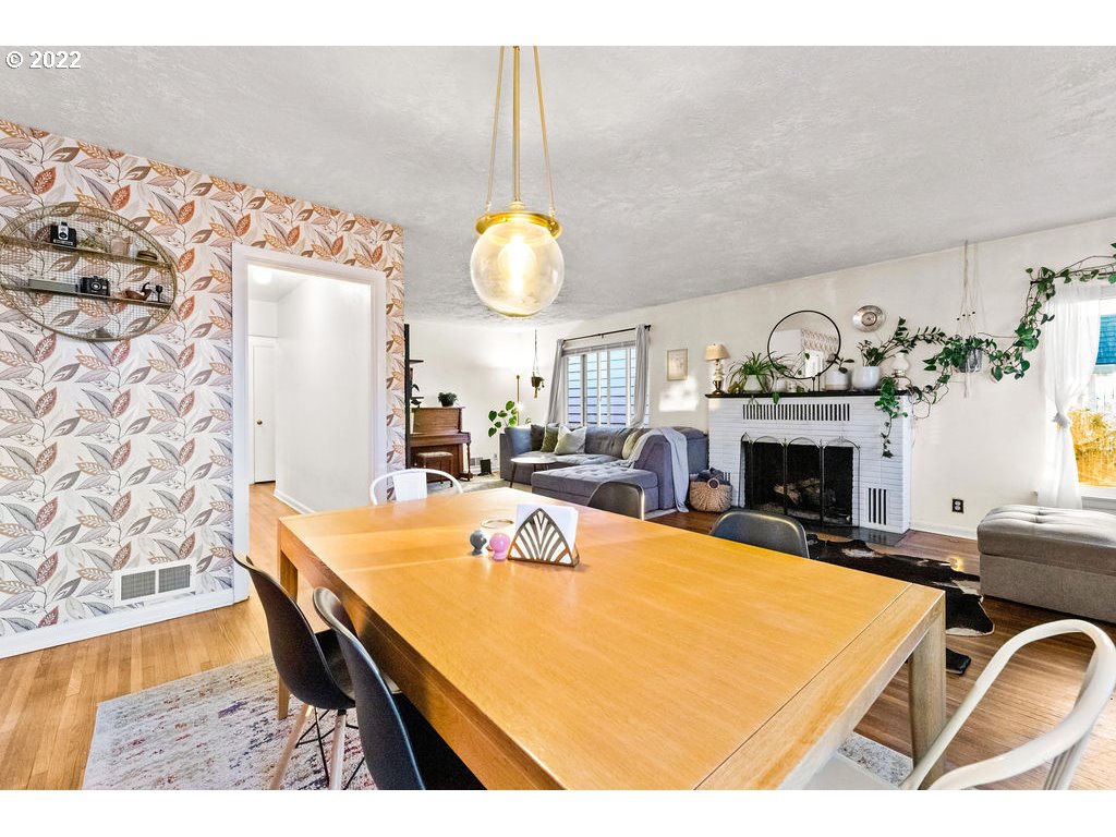 1011 W FOURTH PLAIN BLVD