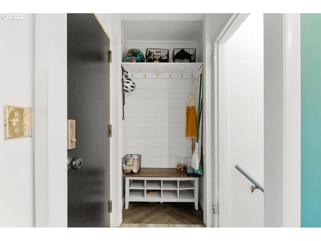 1011 W FOURTH PLAIN BLVD